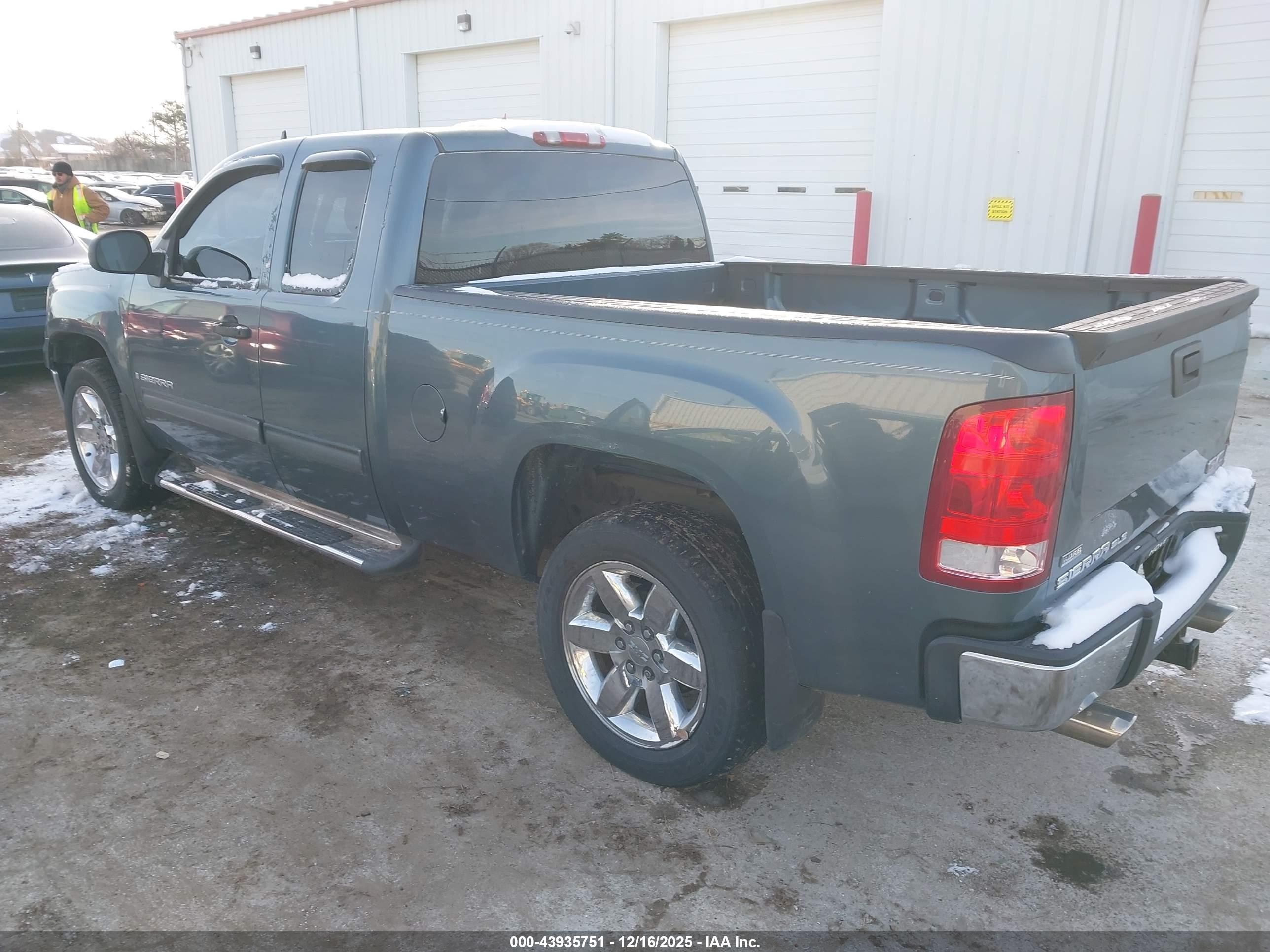 GMC SIERRA image 3