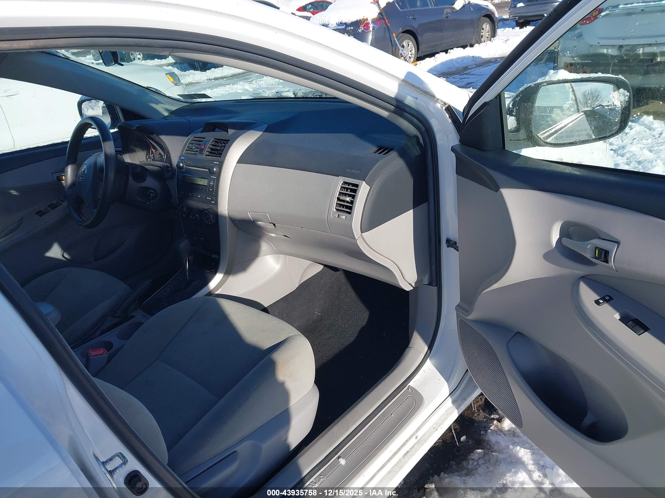 TOYOTA COROLLA image 5