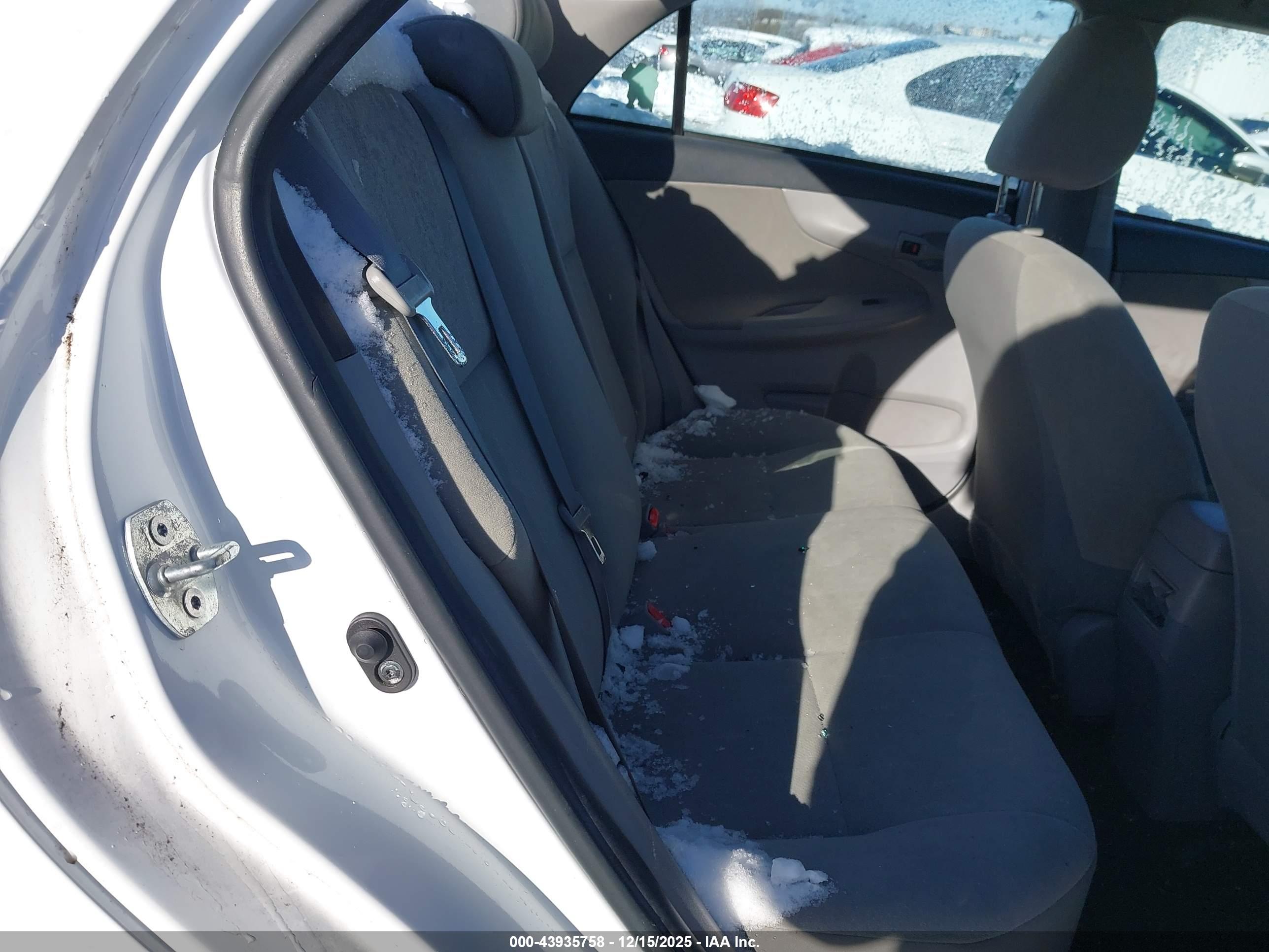 TOYOTA COROLLA image 8