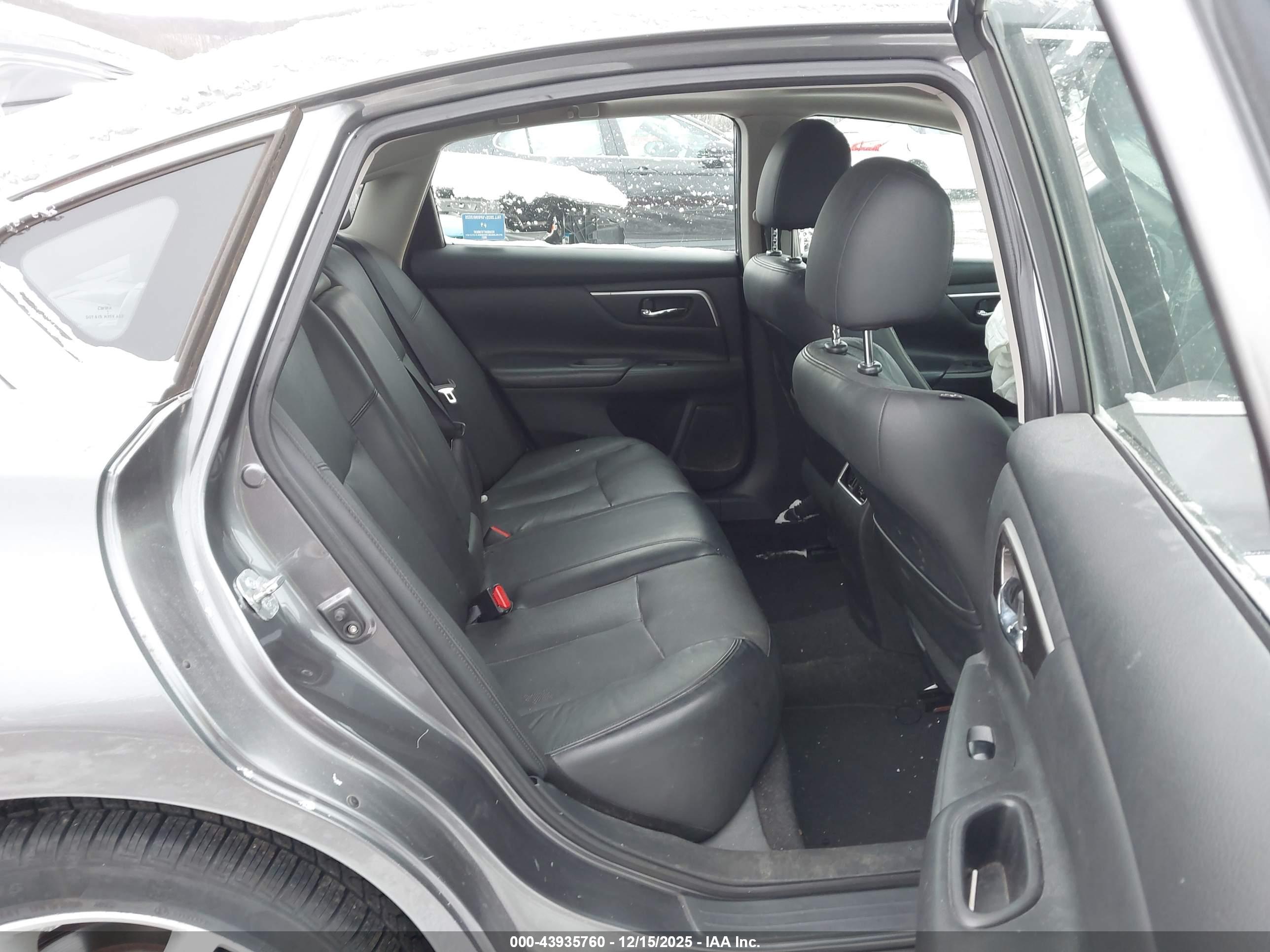 NISSAN ALTIMA image 8