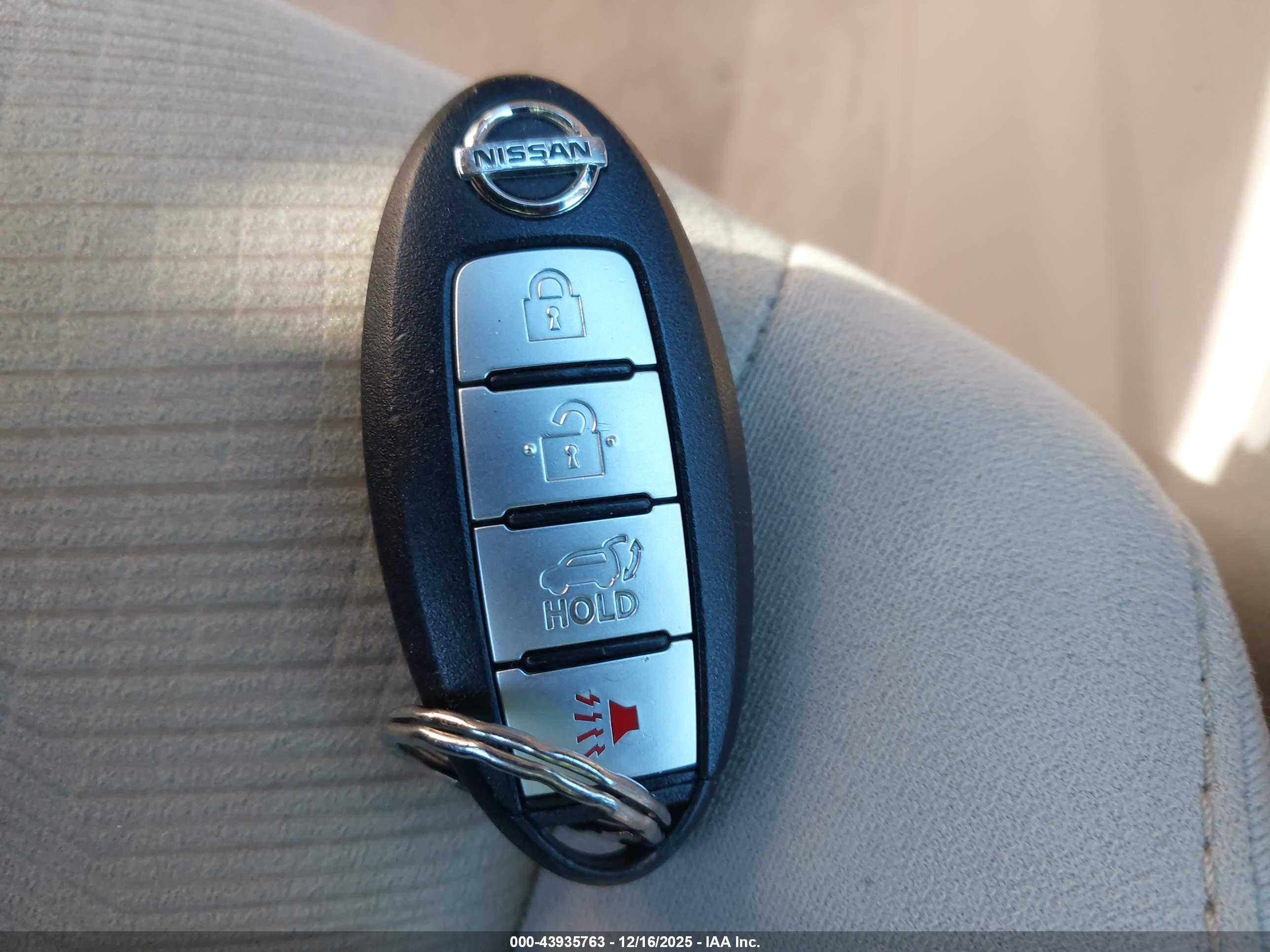 NISSAN ROGUE image 11
