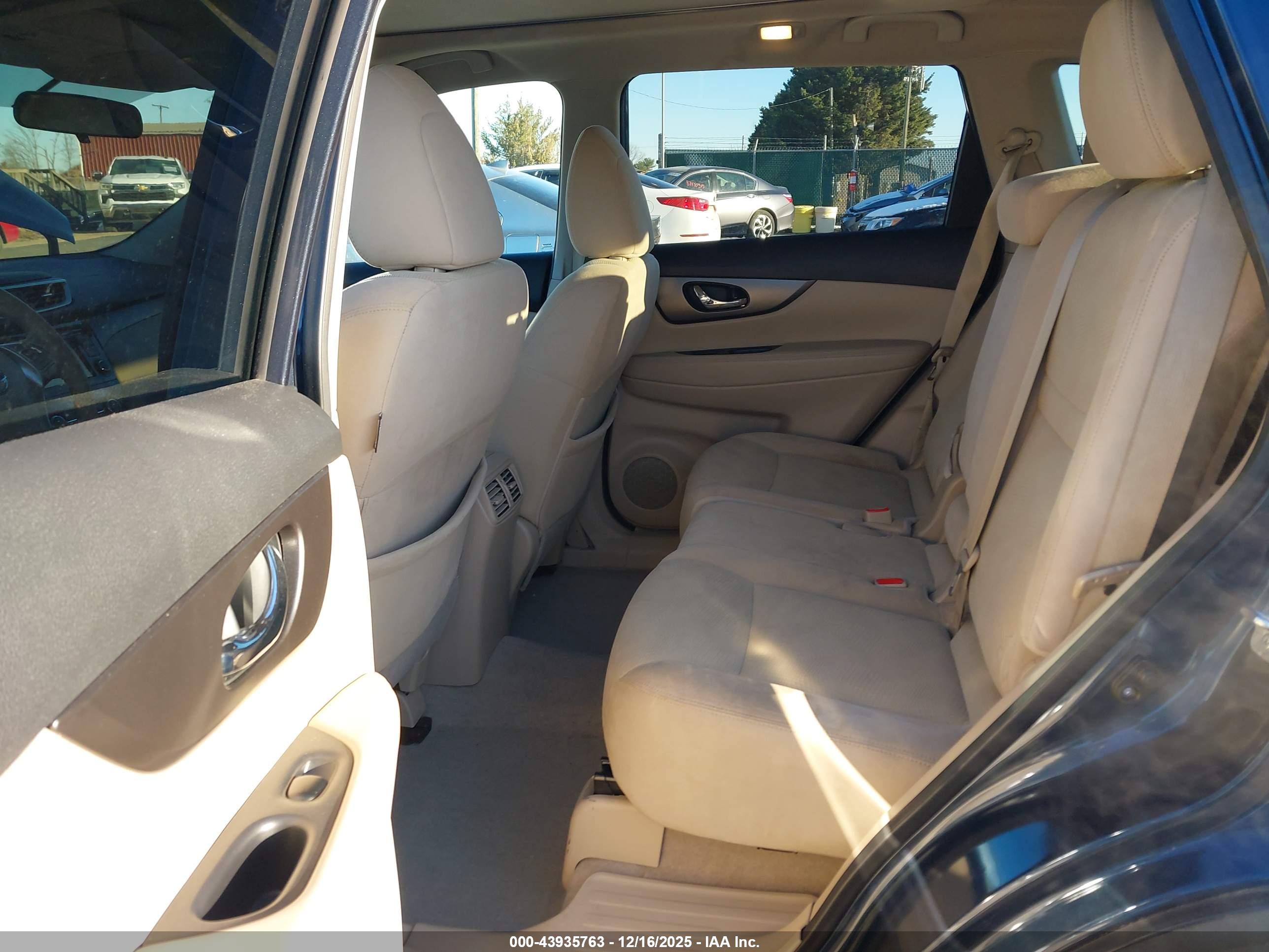 NISSAN ROGUE image 8