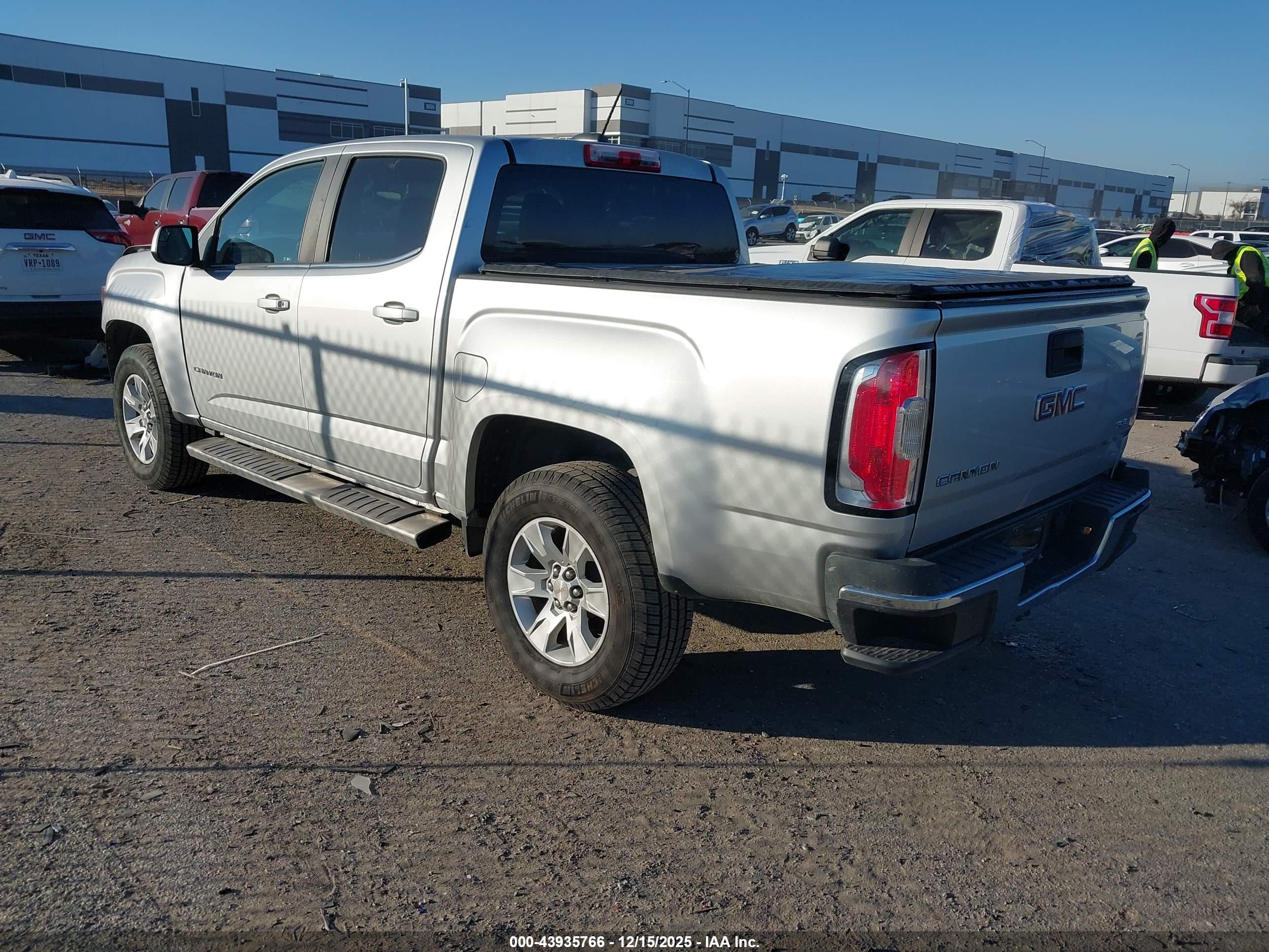 GMC CANYON image 3