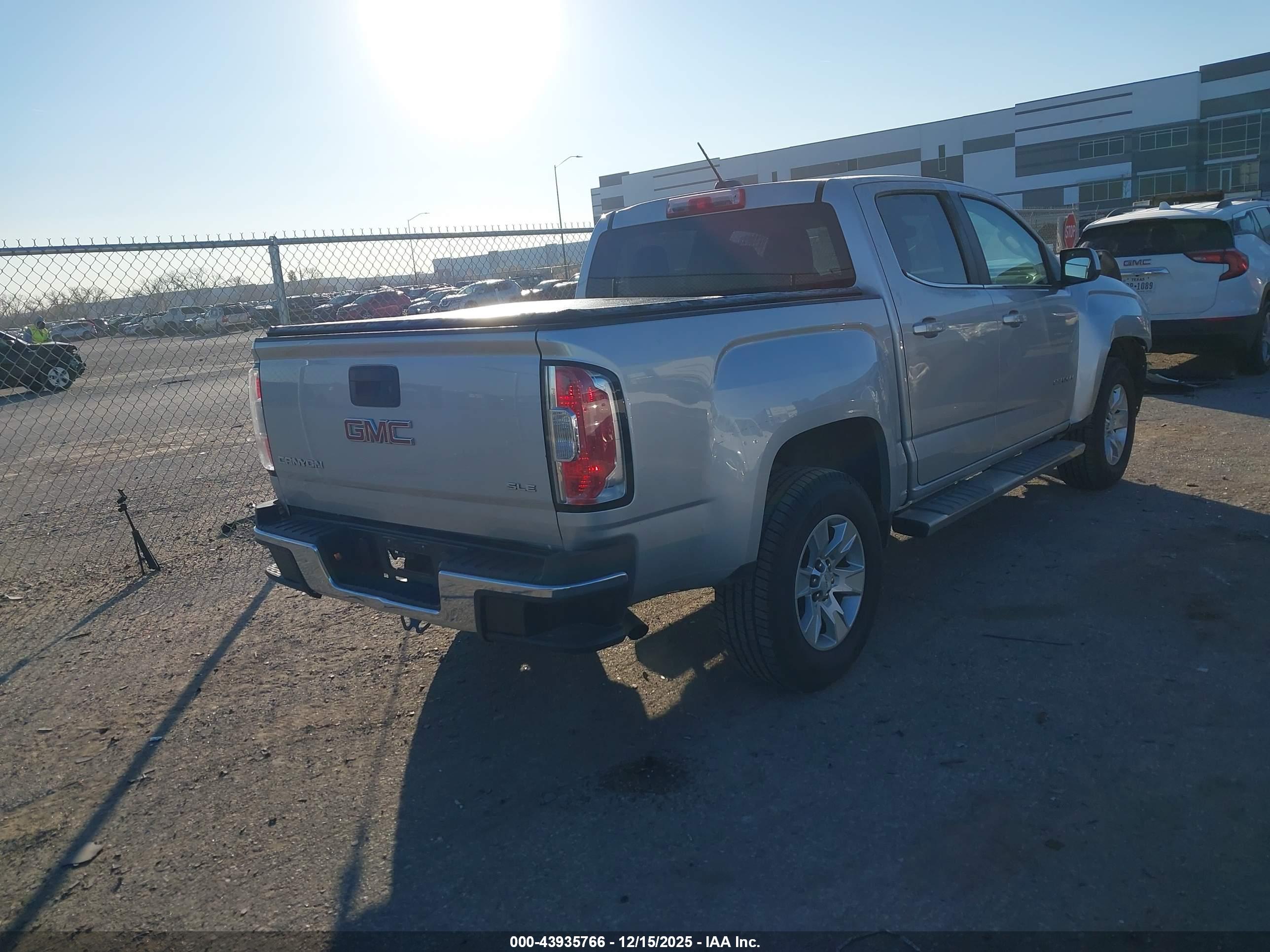 GMC CANYON image 4