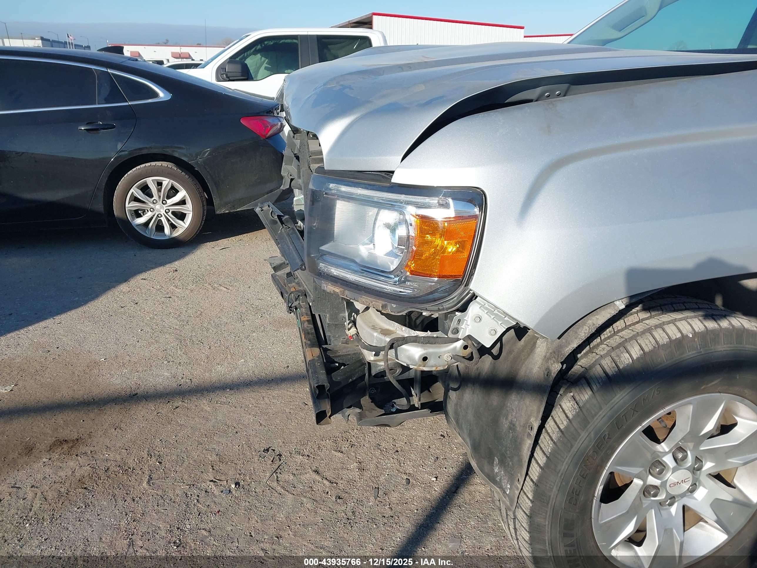 GMC CANYON image 6