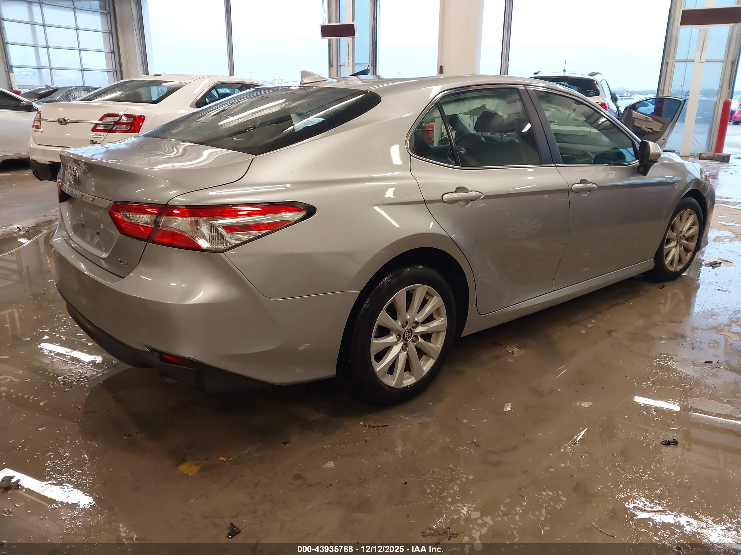 TOYOTA CAMRY image 4