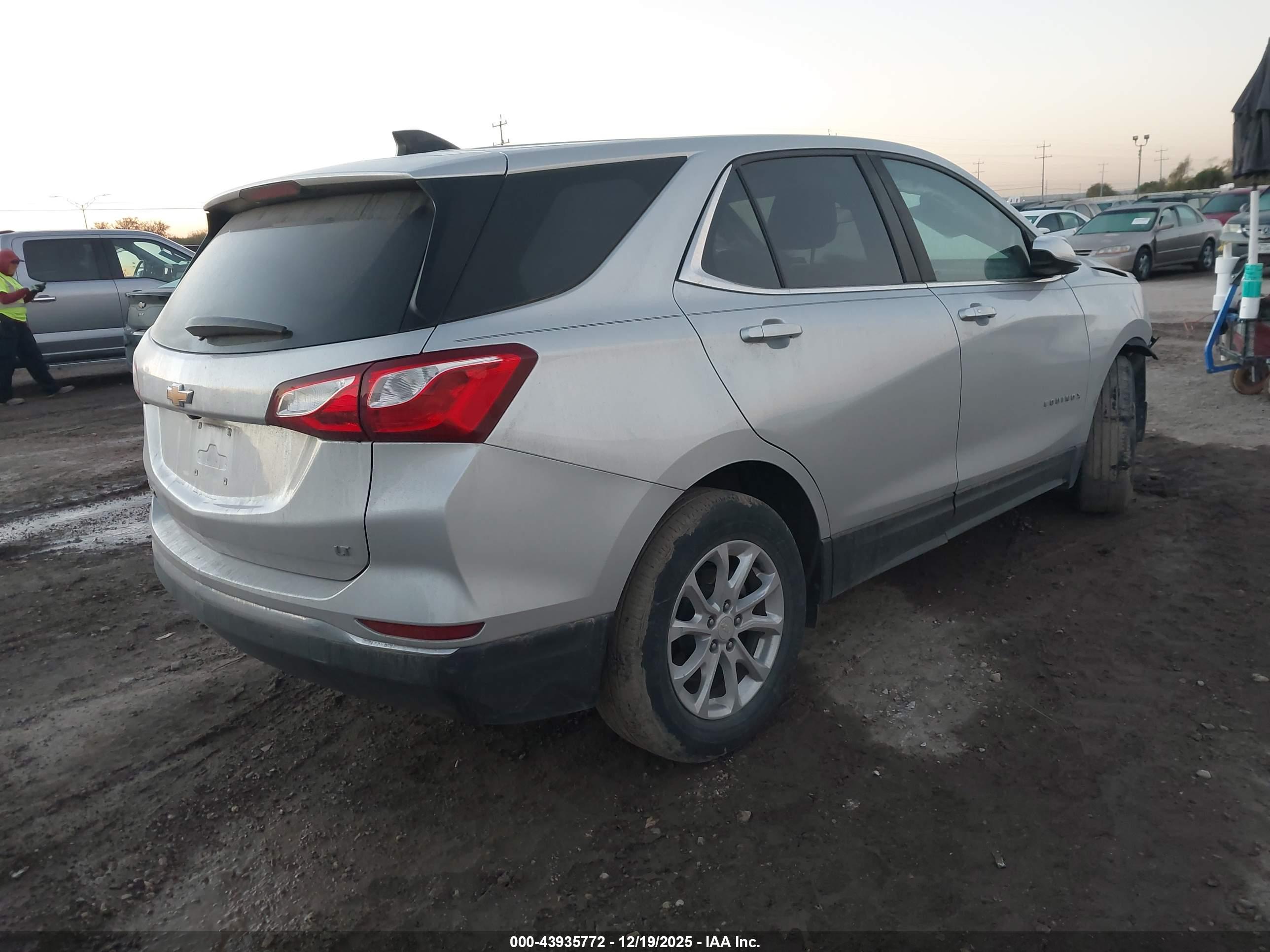CHEVROLET EQUINOX image 4