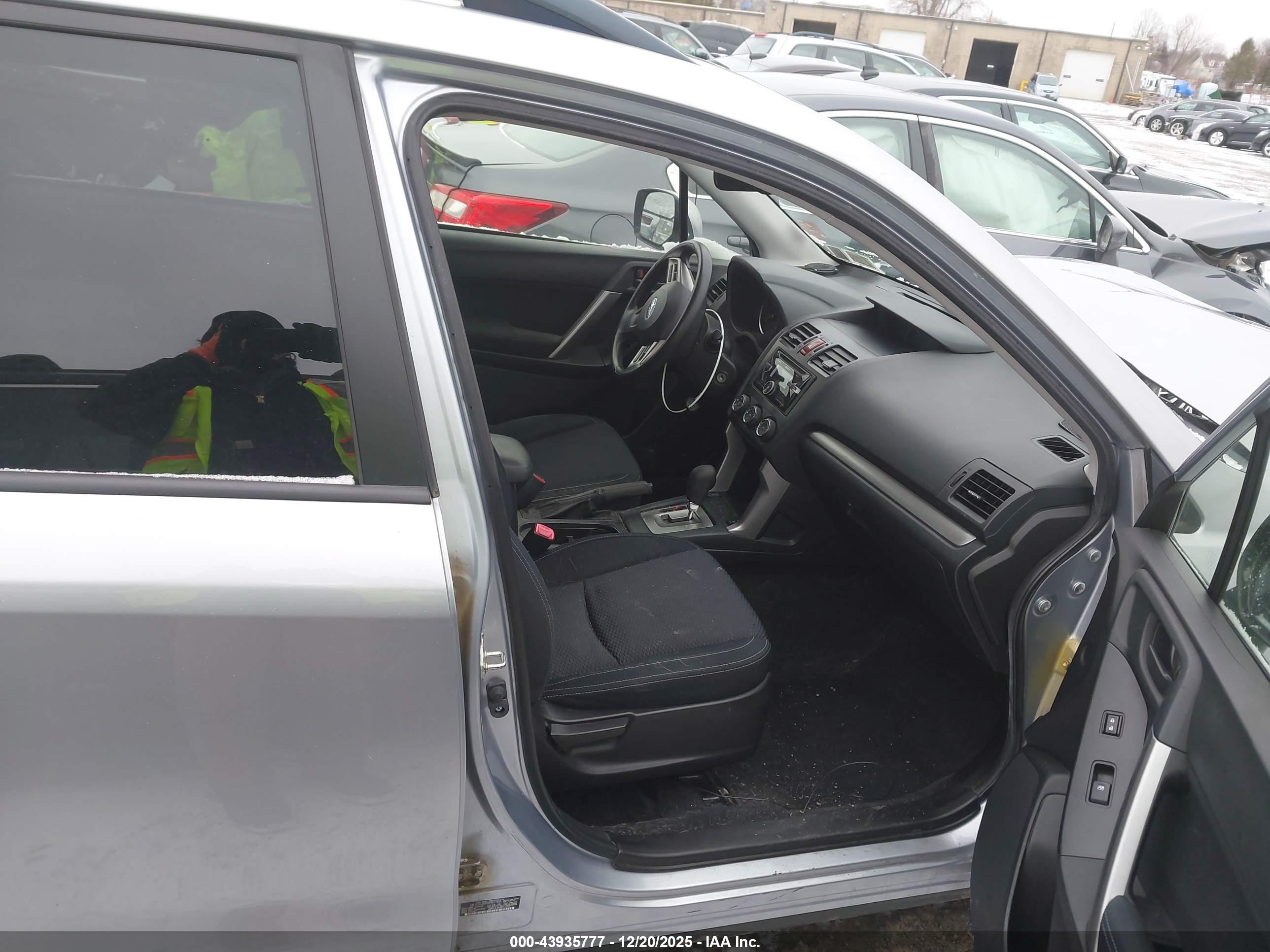 SUBARU FORESTER image 5