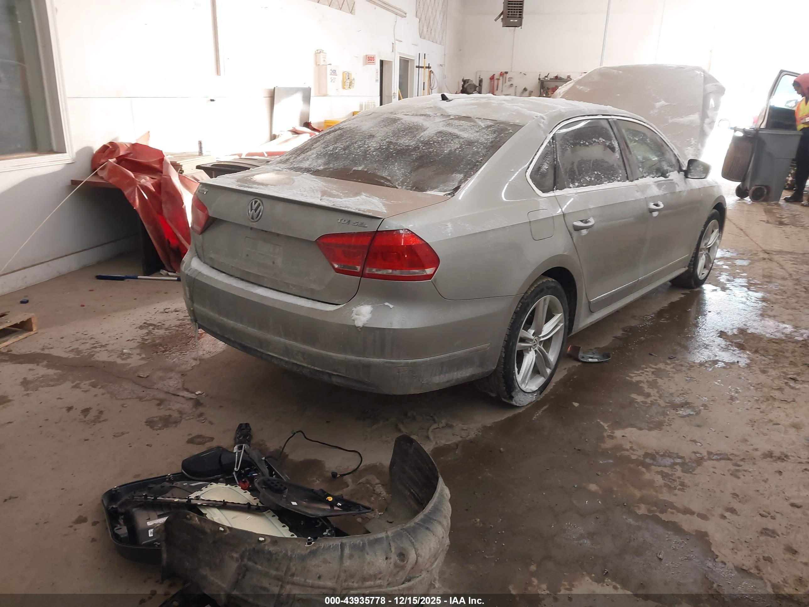 VOLKSWAGEN PASSAT image 4