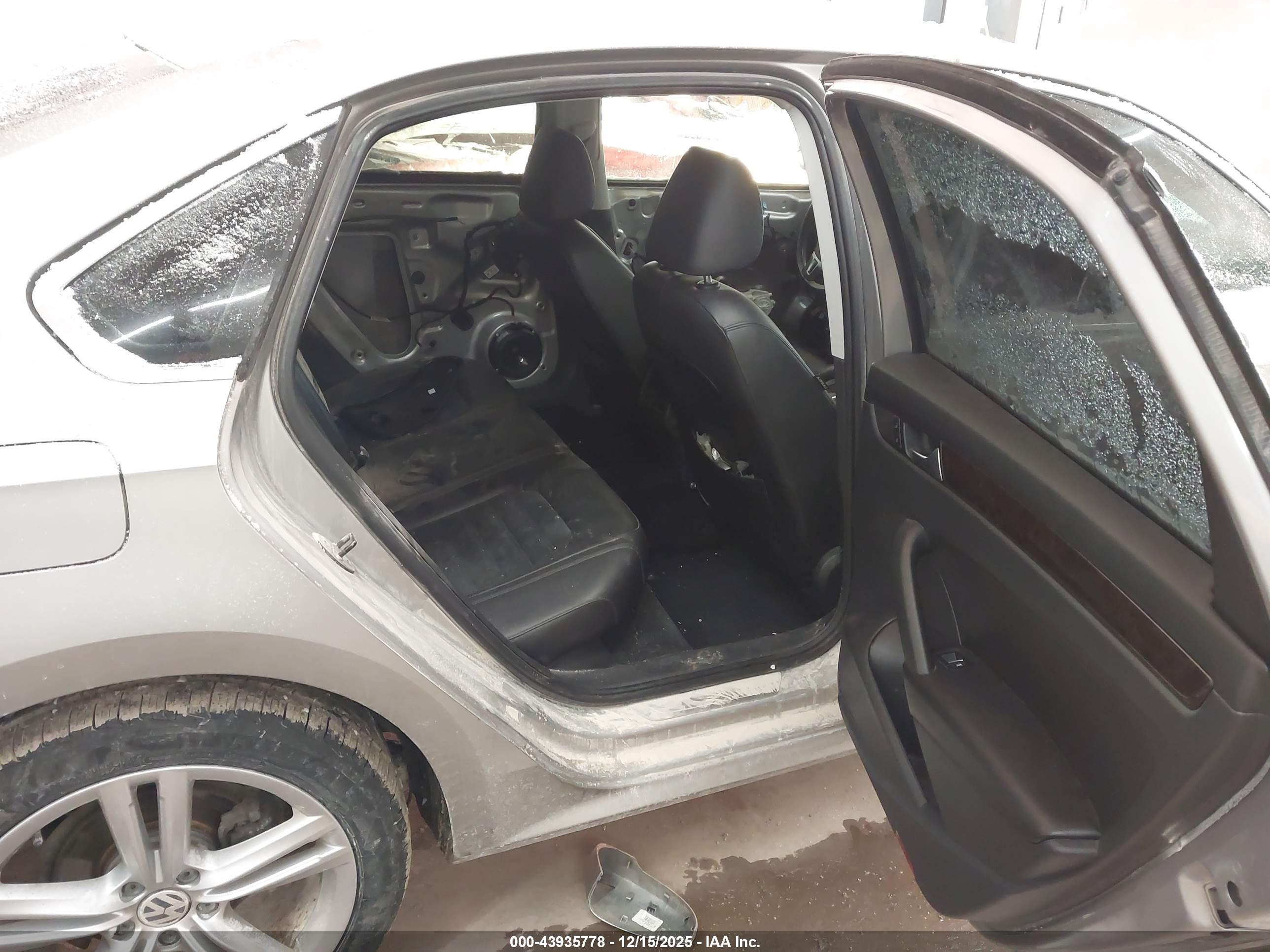 VOLKSWAGEN PASSAT image 8