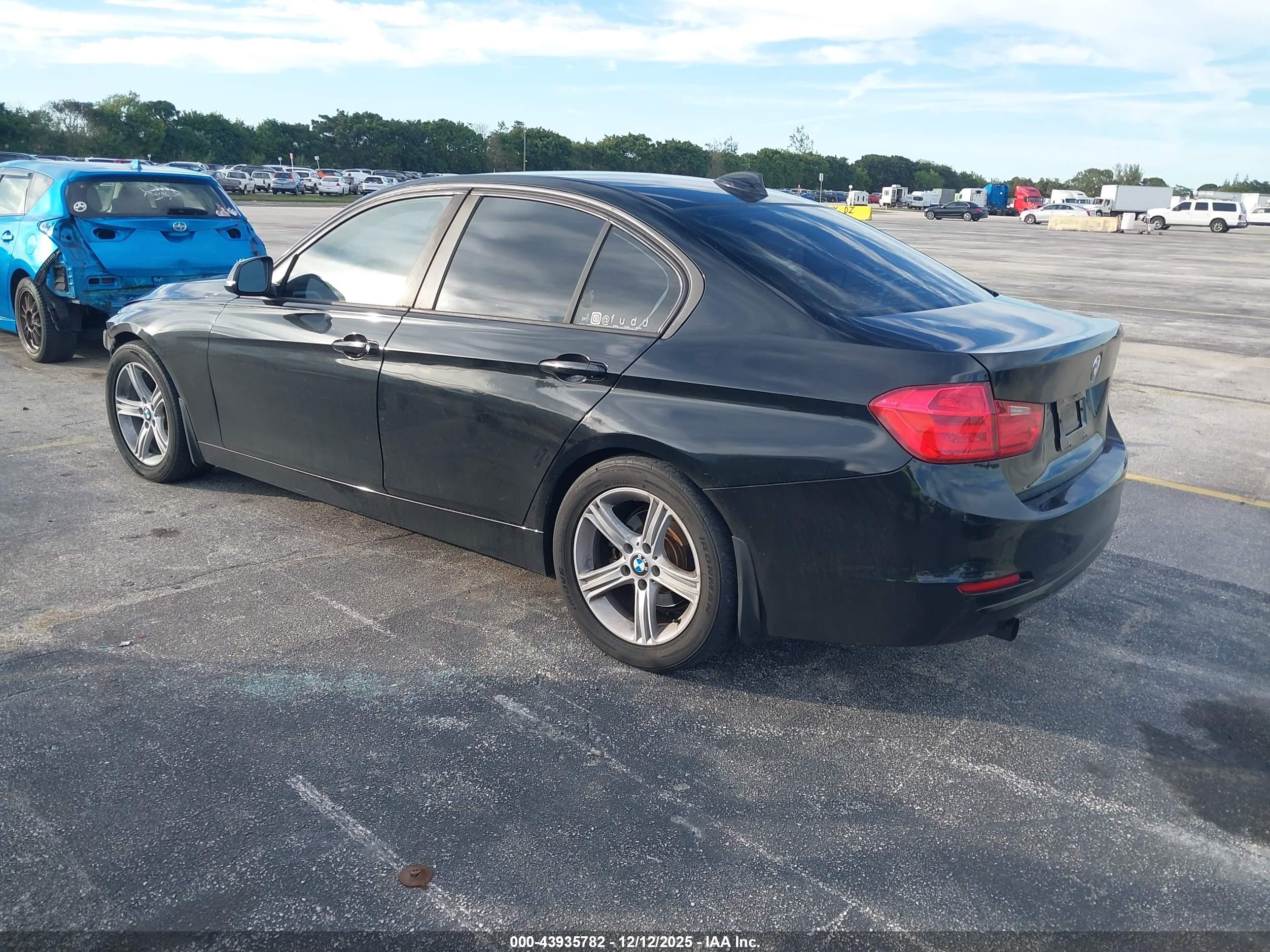 BMW 320I image 3