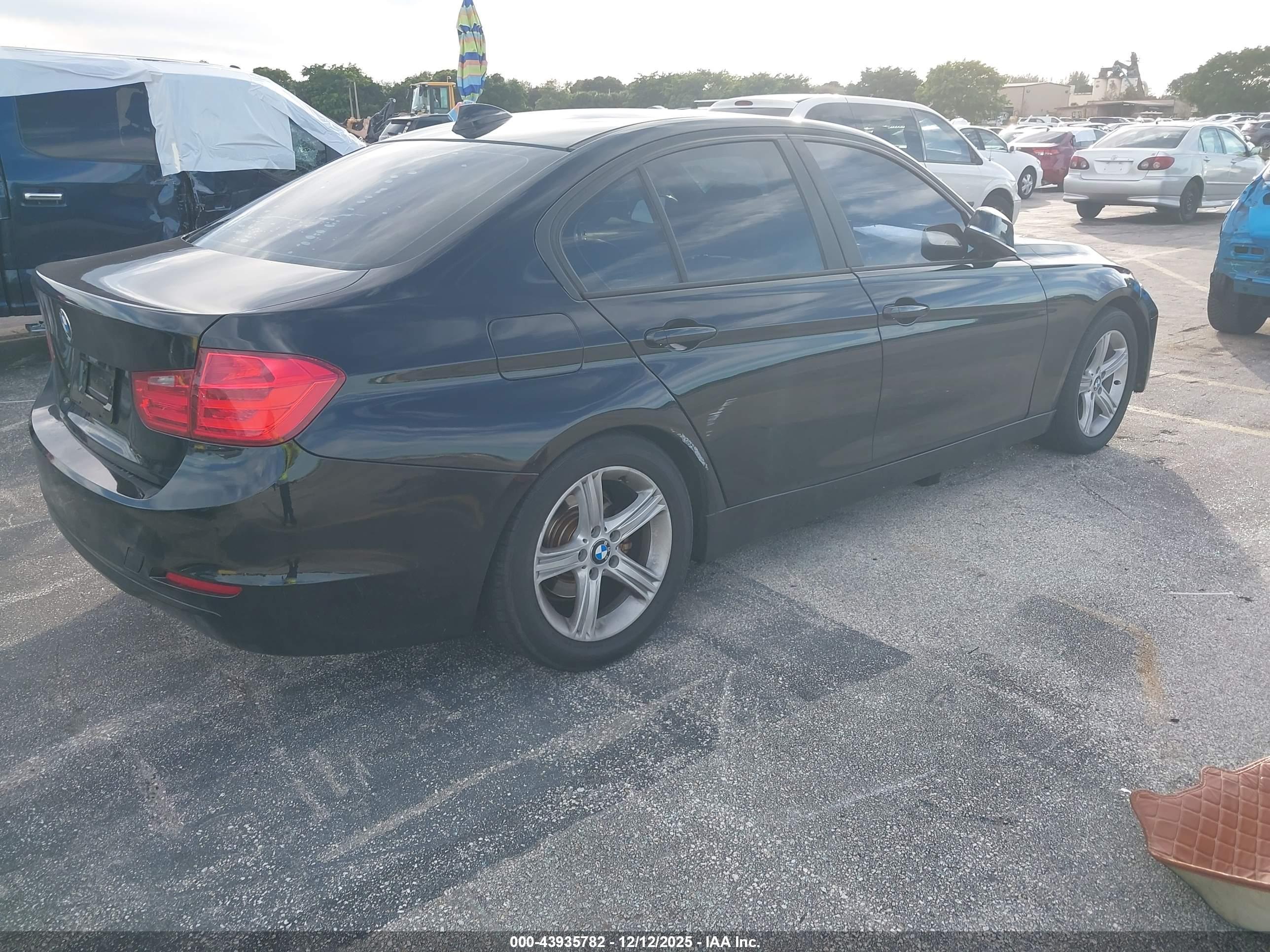 BMW 320I image 4