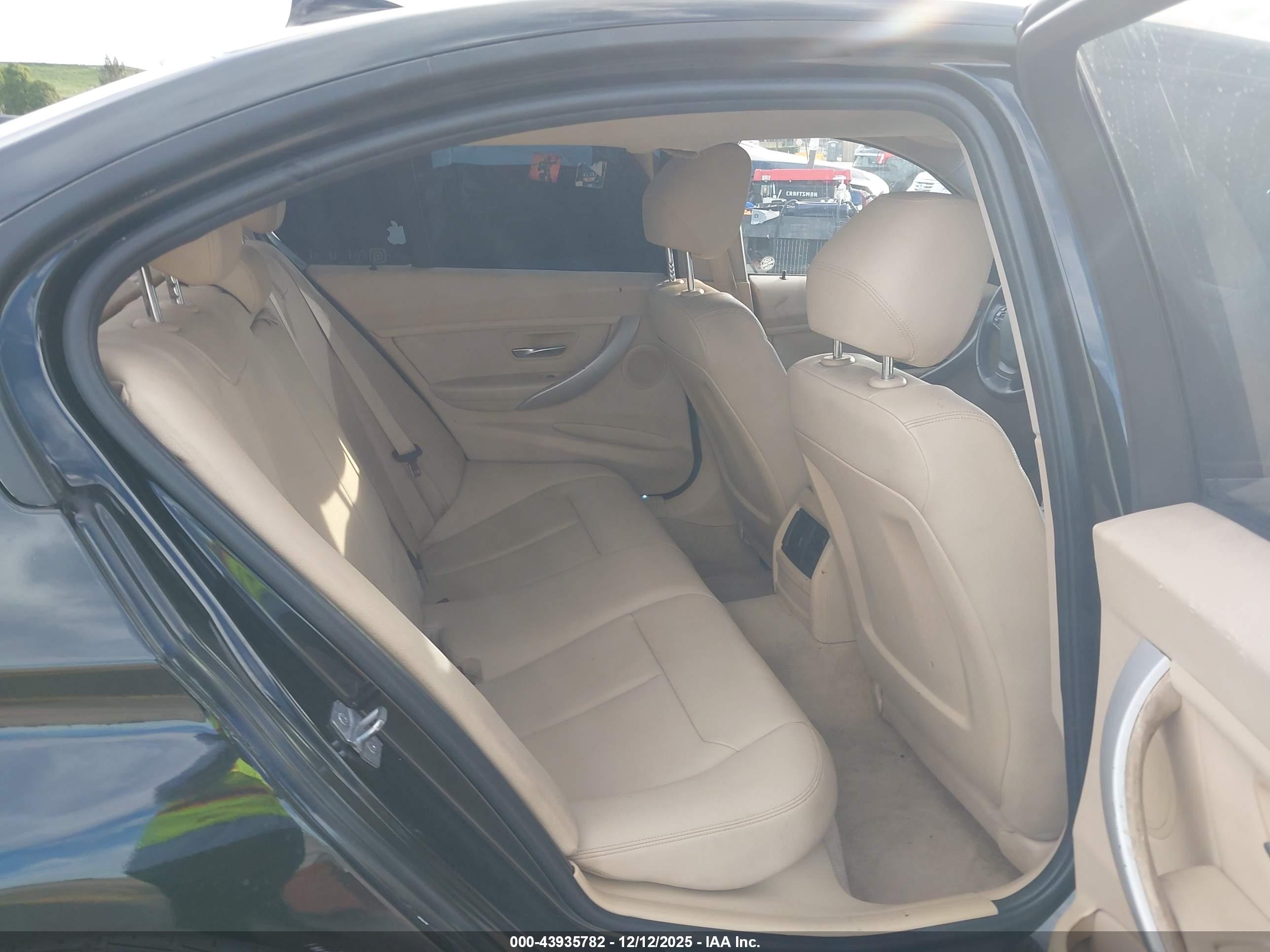 BMW 320I image 8