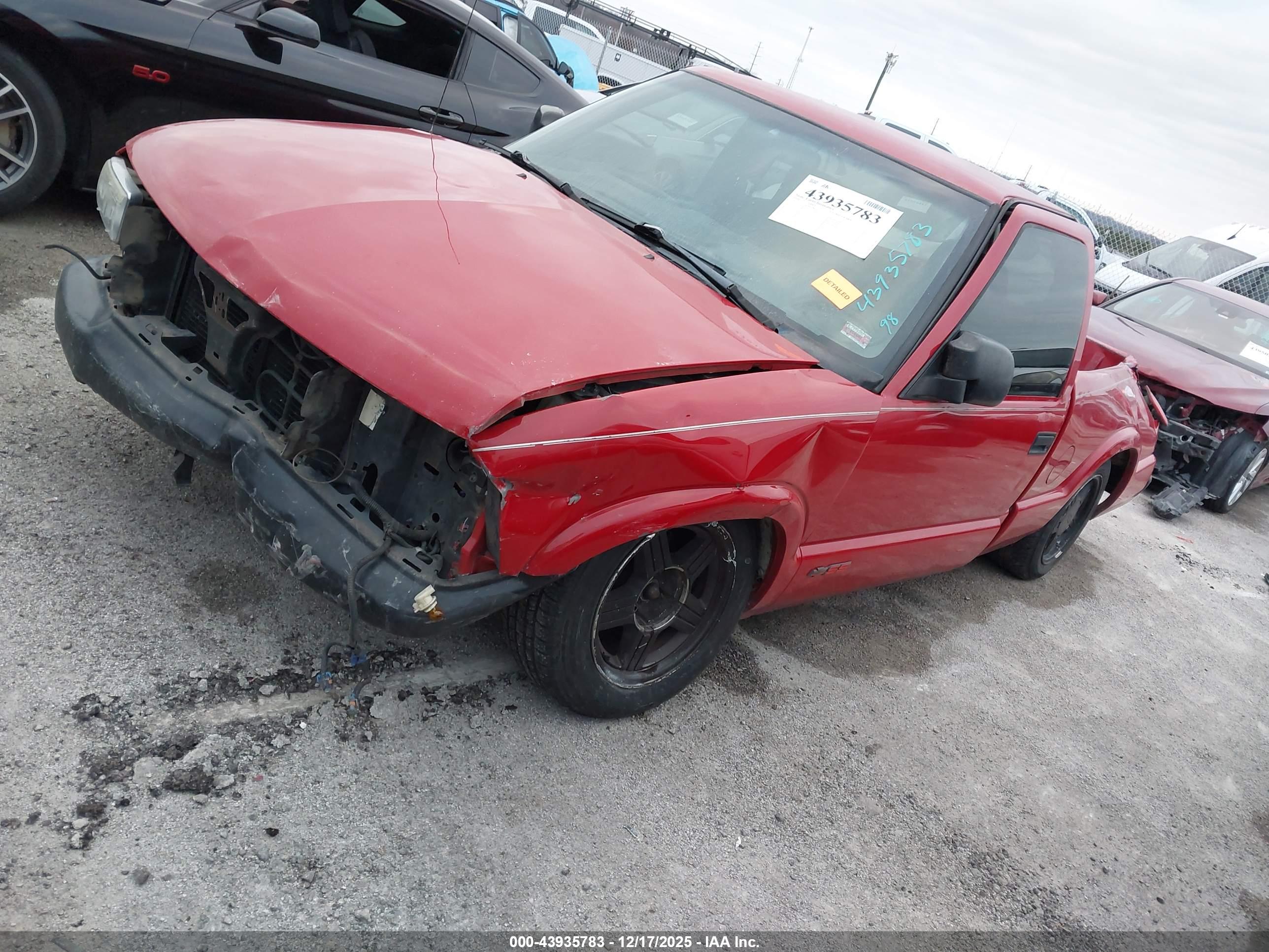 CHEVROLET S-10 image 2