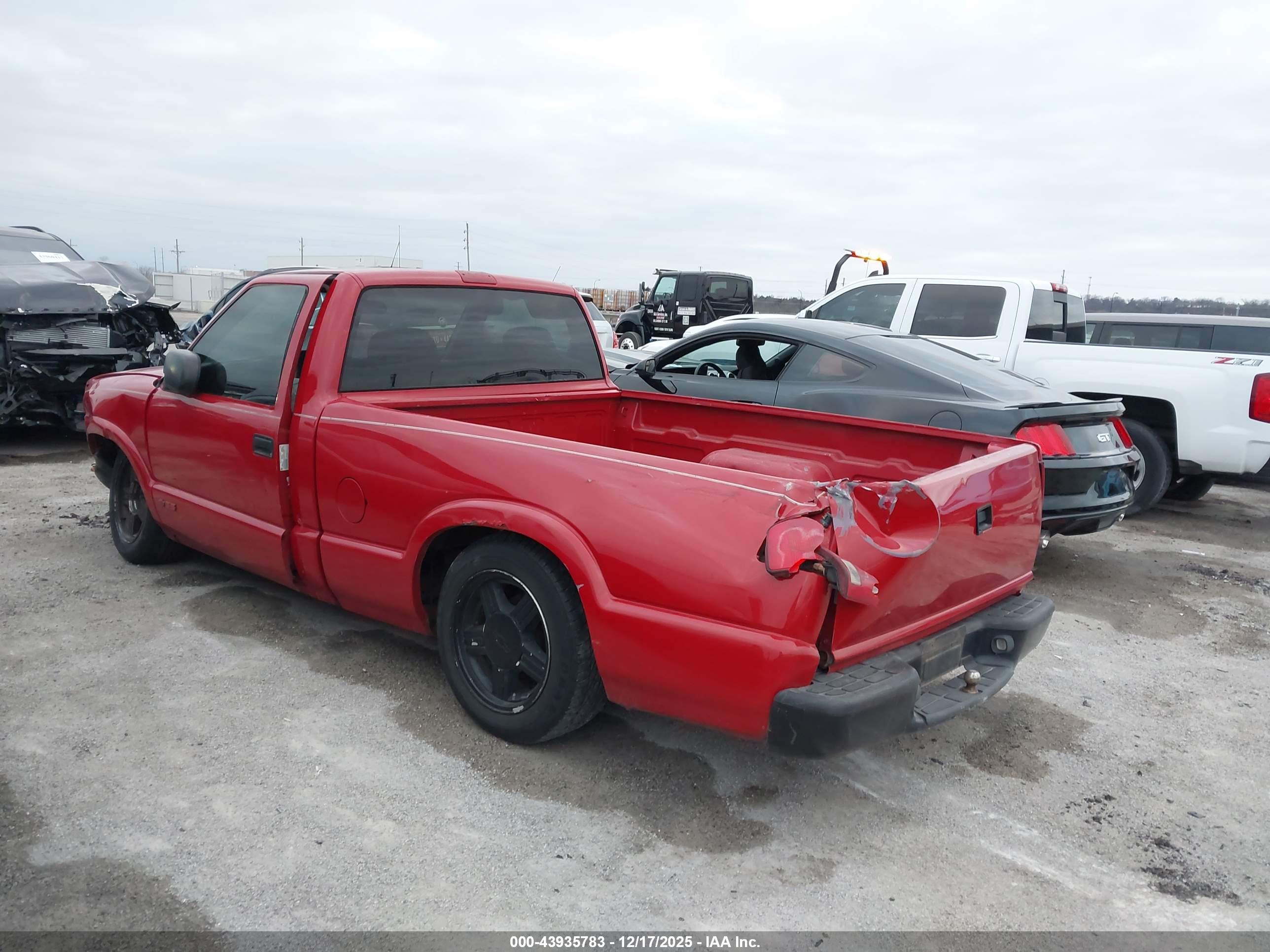 CHEVROLET S-10 image 3