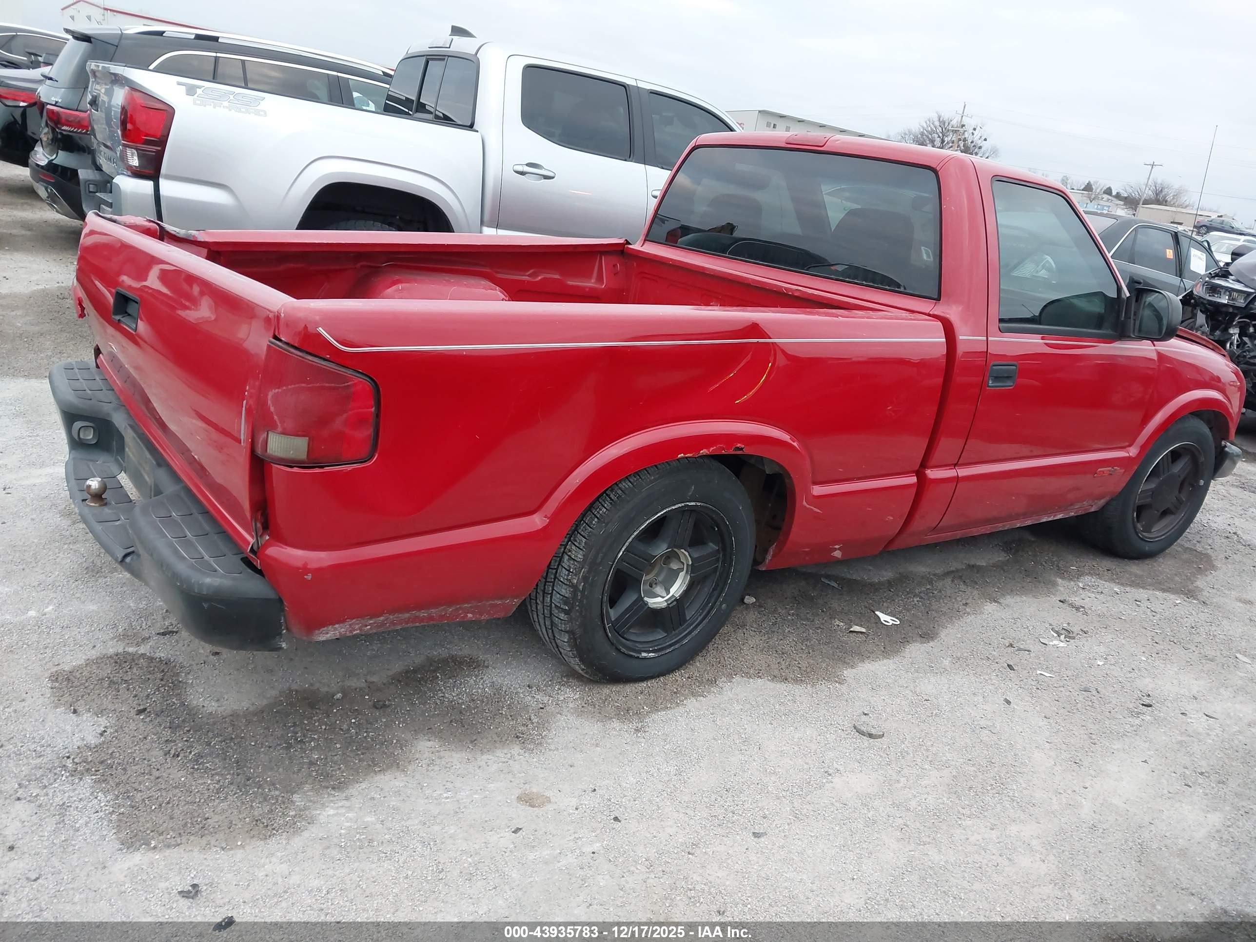 CHEVROLET S-10 image 4