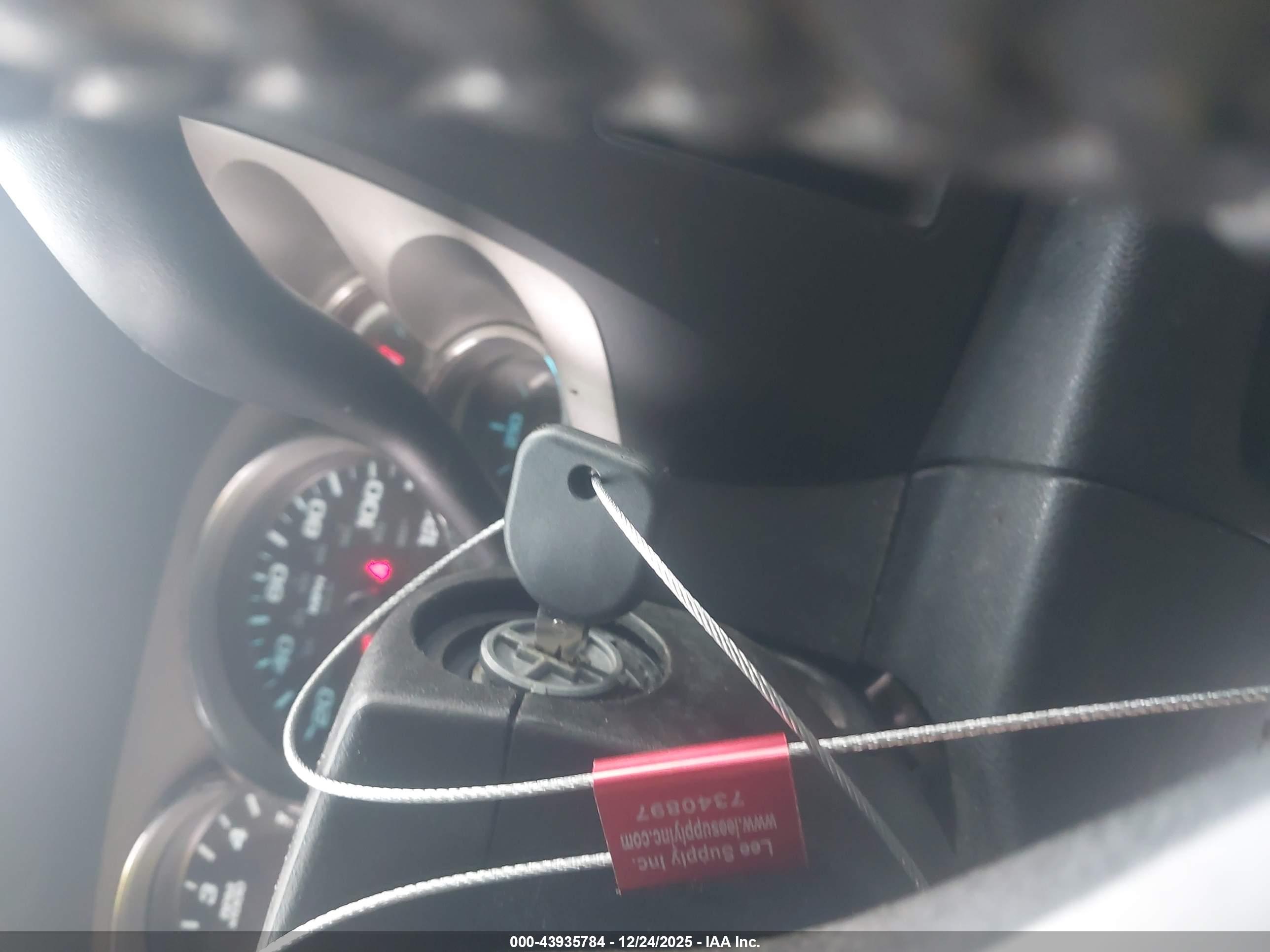 CHEVROLET SILVERADO image 11