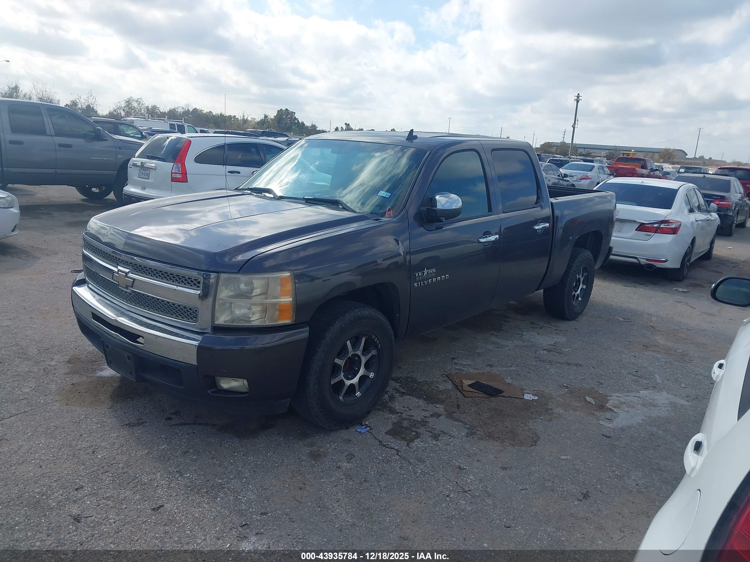 CHEVROLET SILVERADO image 2