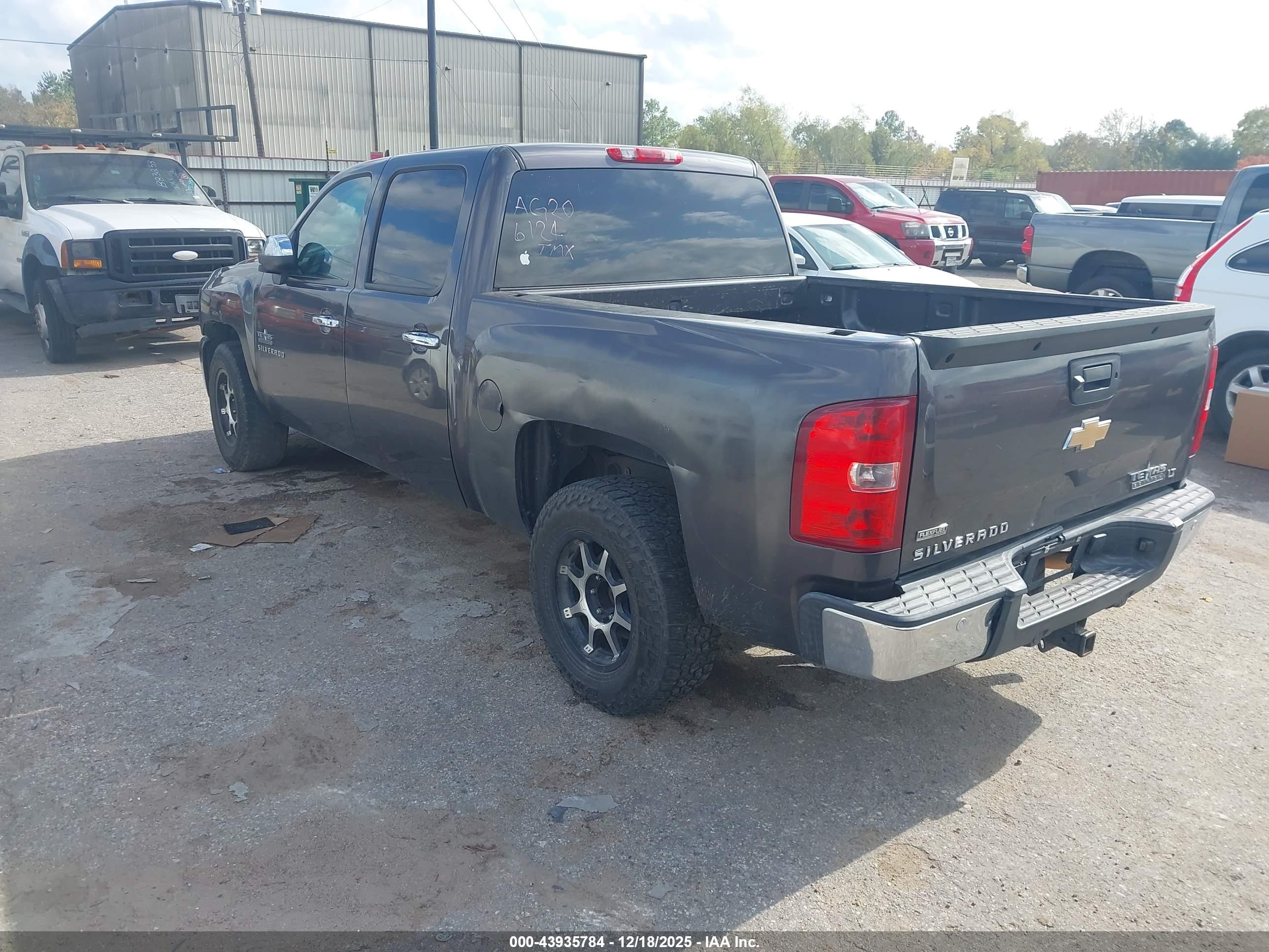 CHEVROLET SILVERADO image 3