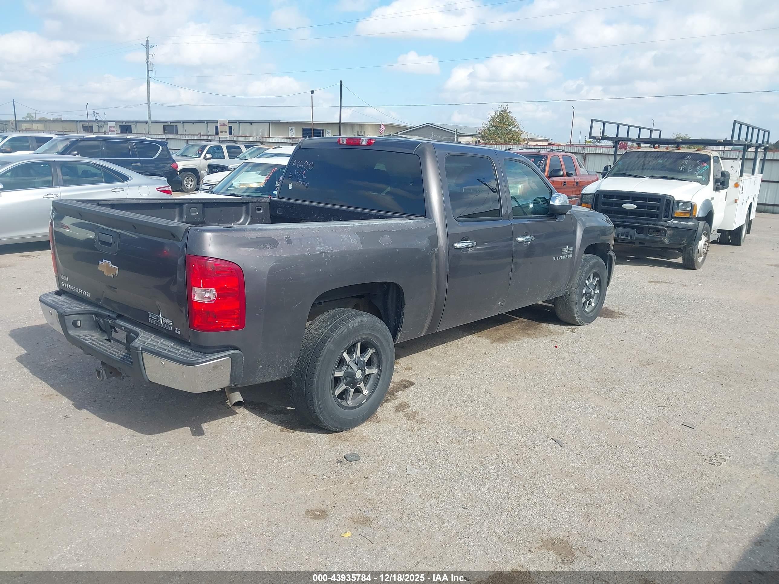 CHEVROLET SILVERADO image 4