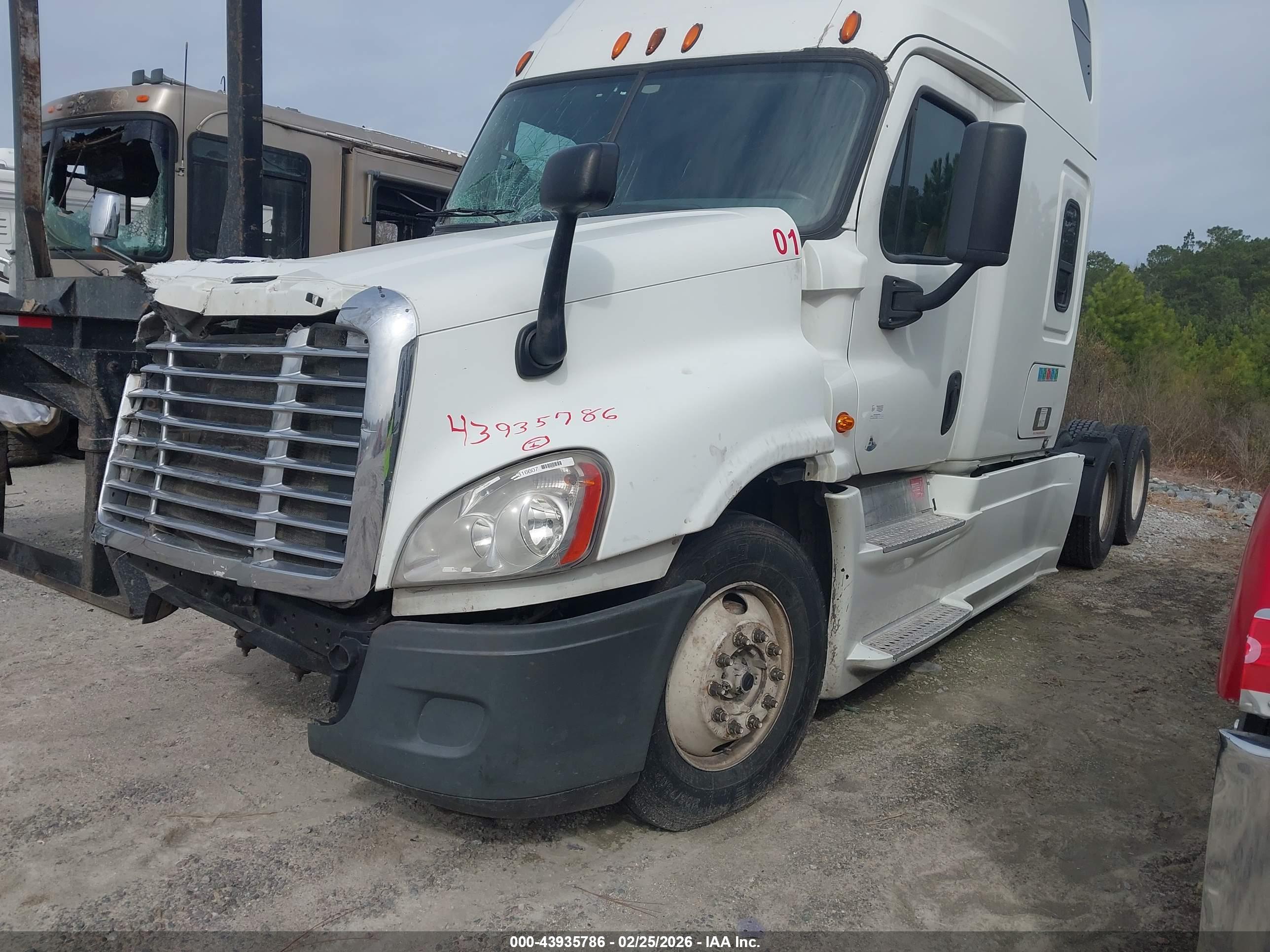 FREIGHTLINER CASCADIA image 2