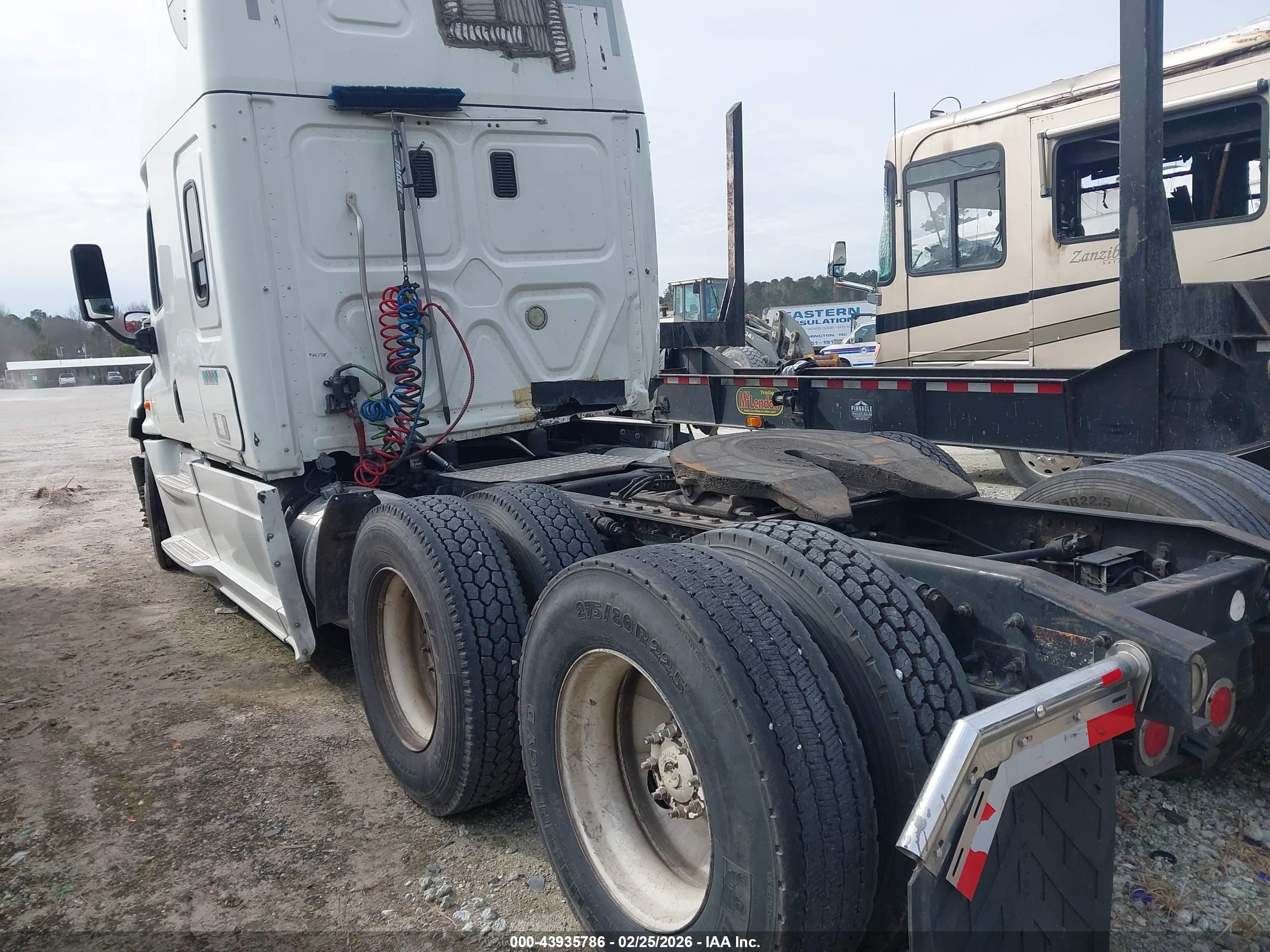 FREIGHTLINER CASCADIA image 3