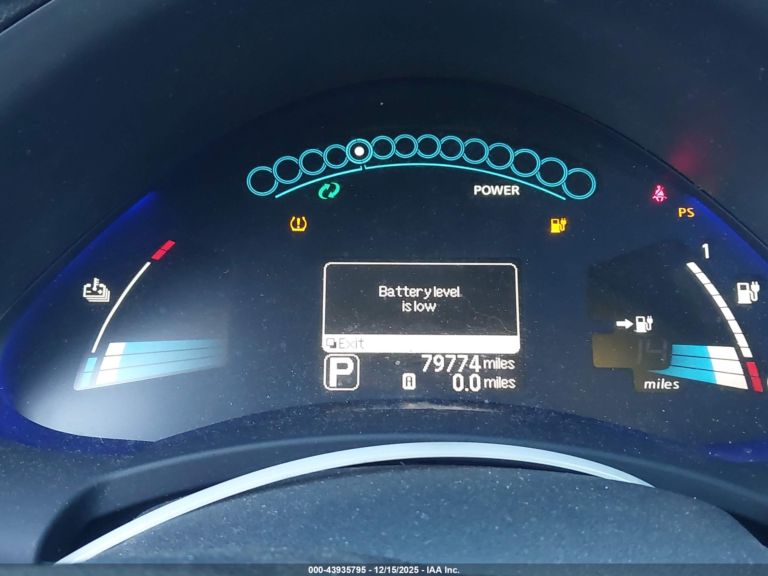 NISSAN LEAF image 7