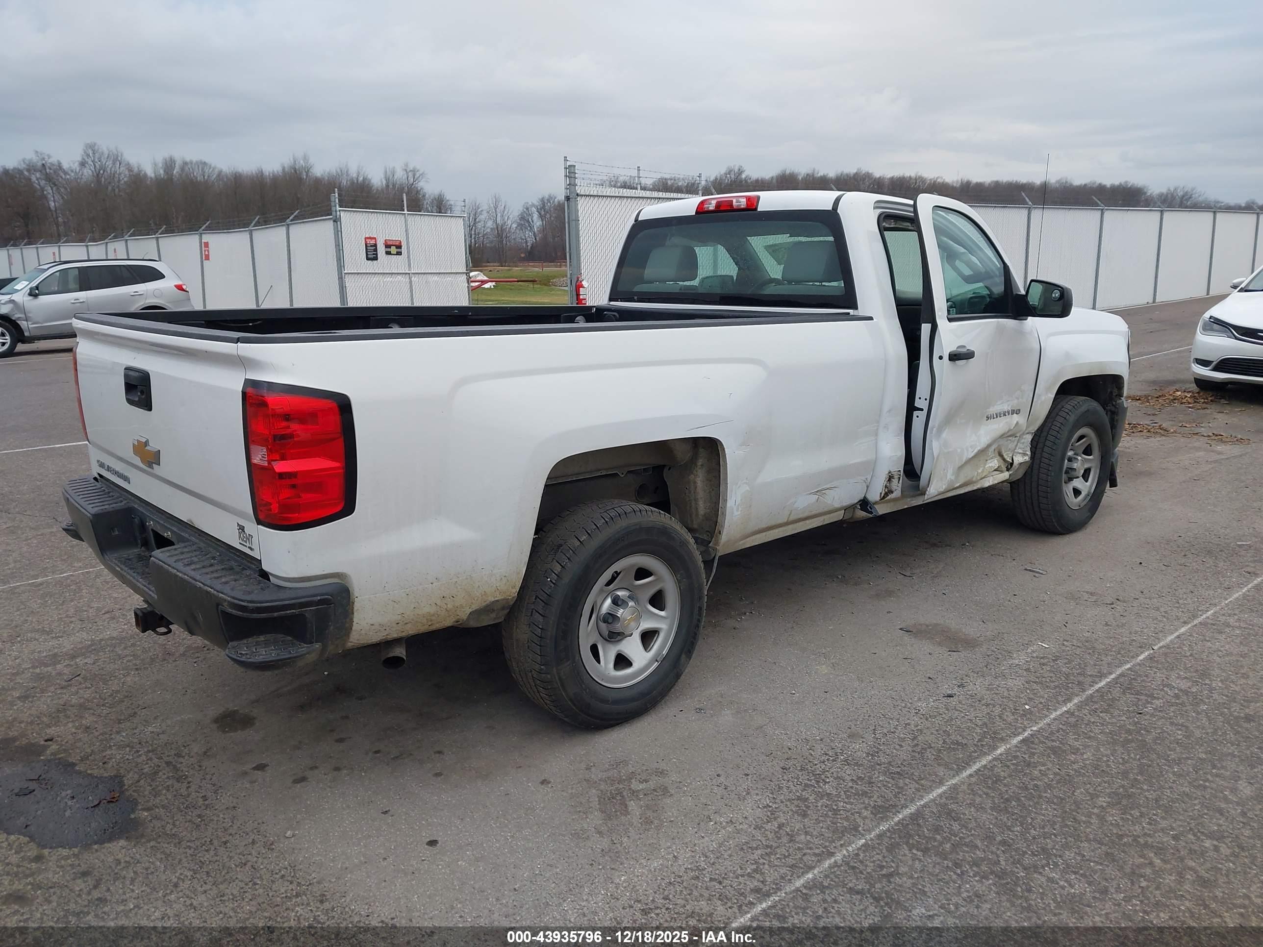 CHEVROLET SILVERADO image 4