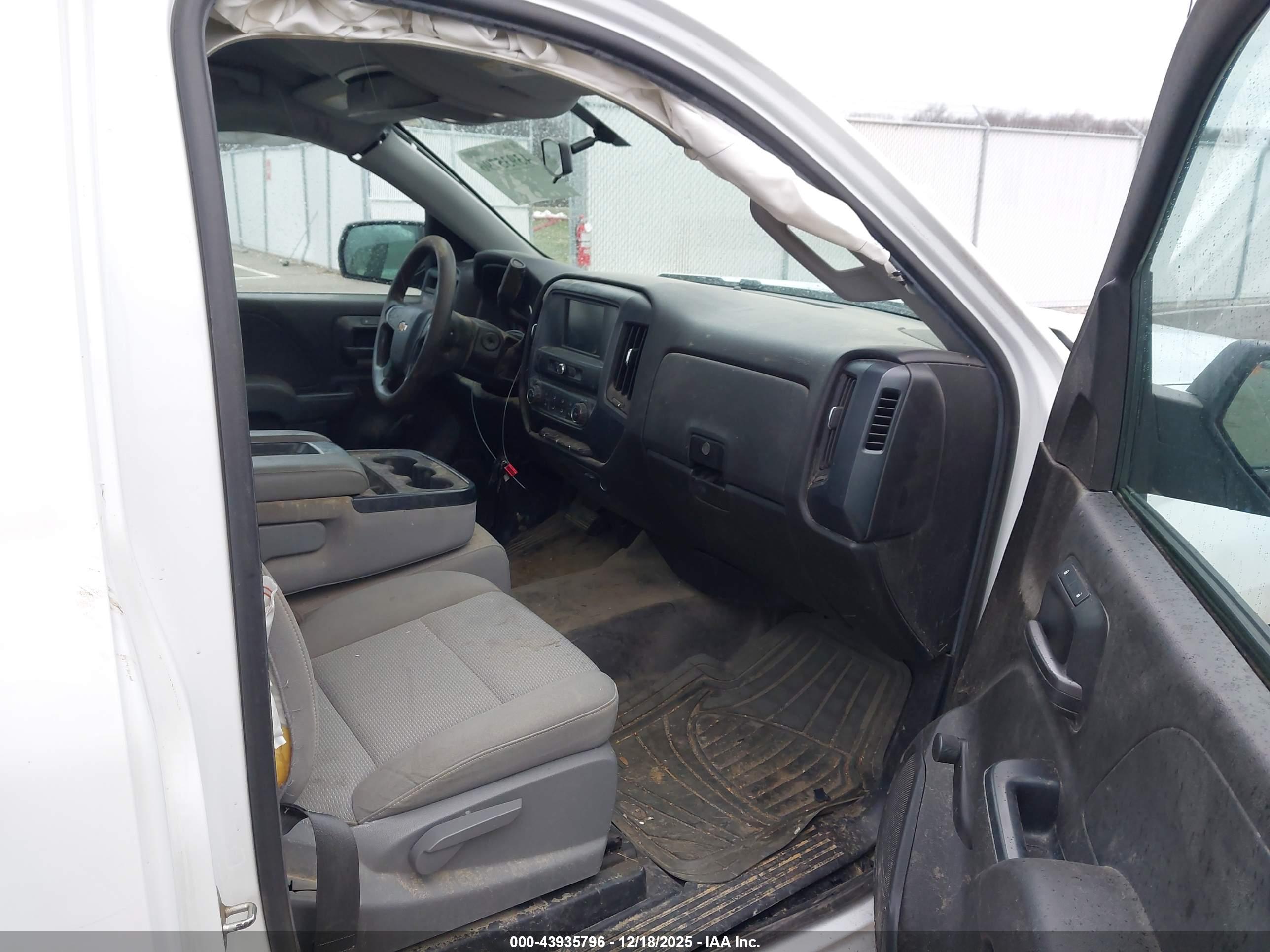 CHEVROLET SILVERADO image 5