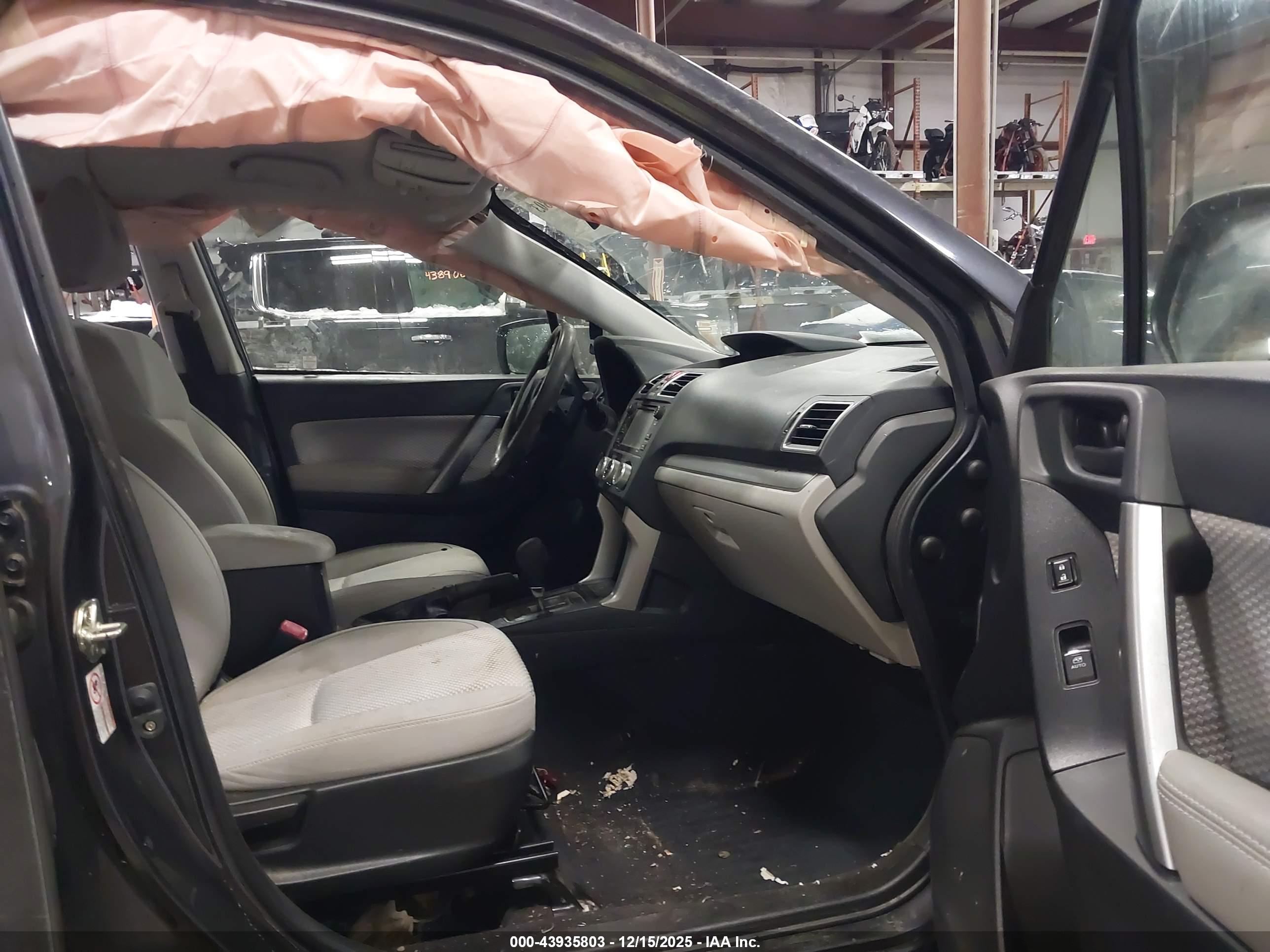 SUBARU FORESTER image 5