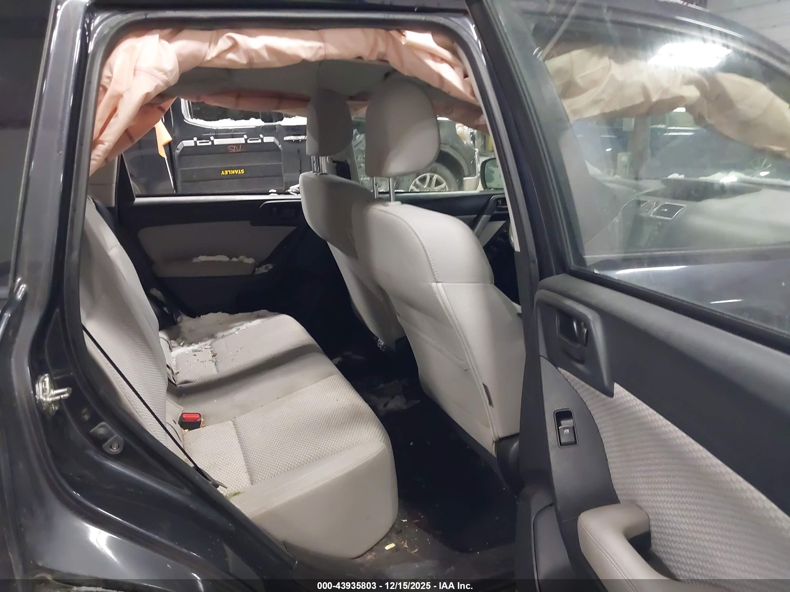 SUBARU FORESTER image 8