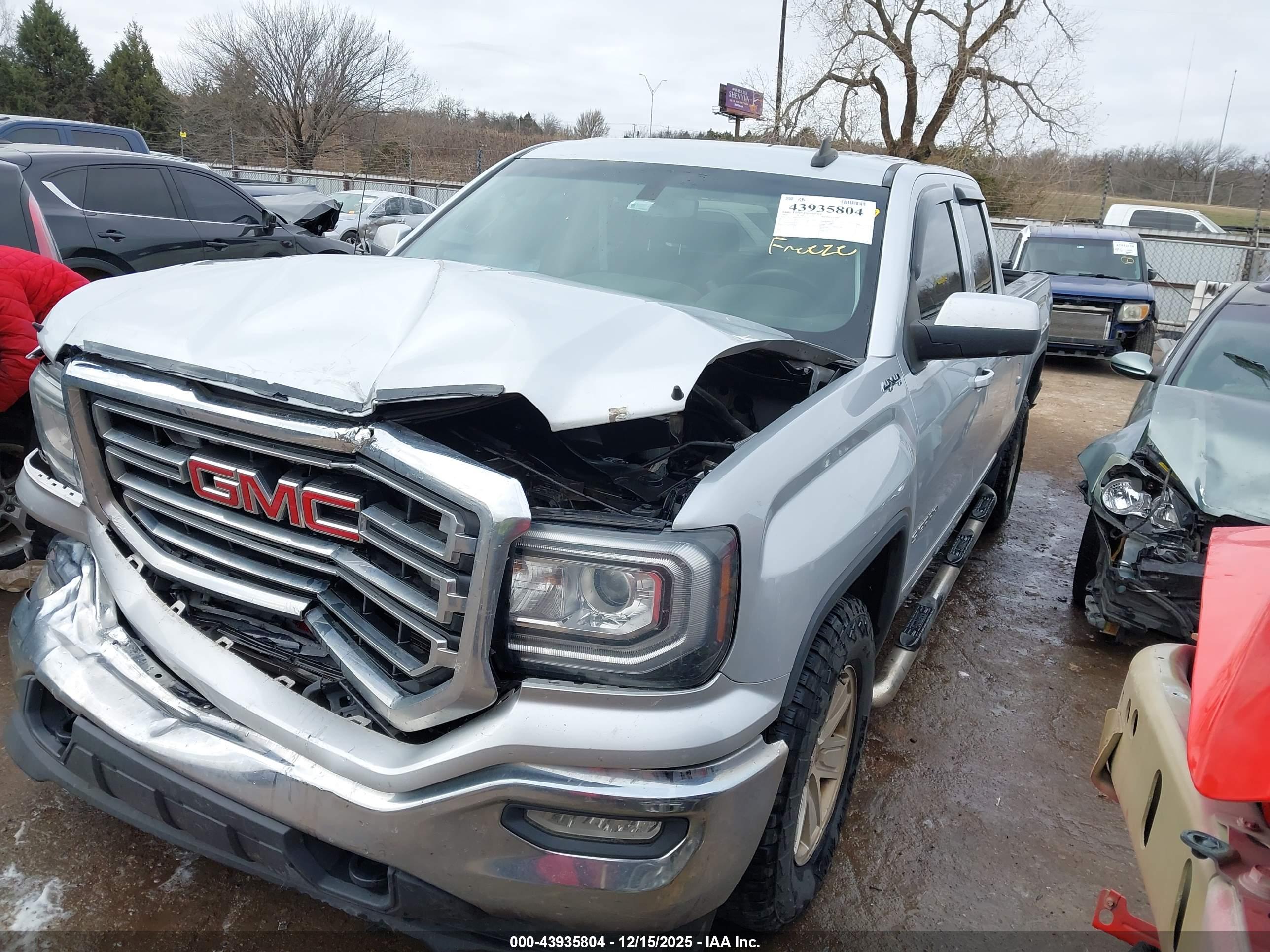 GMC SIERRA image 2