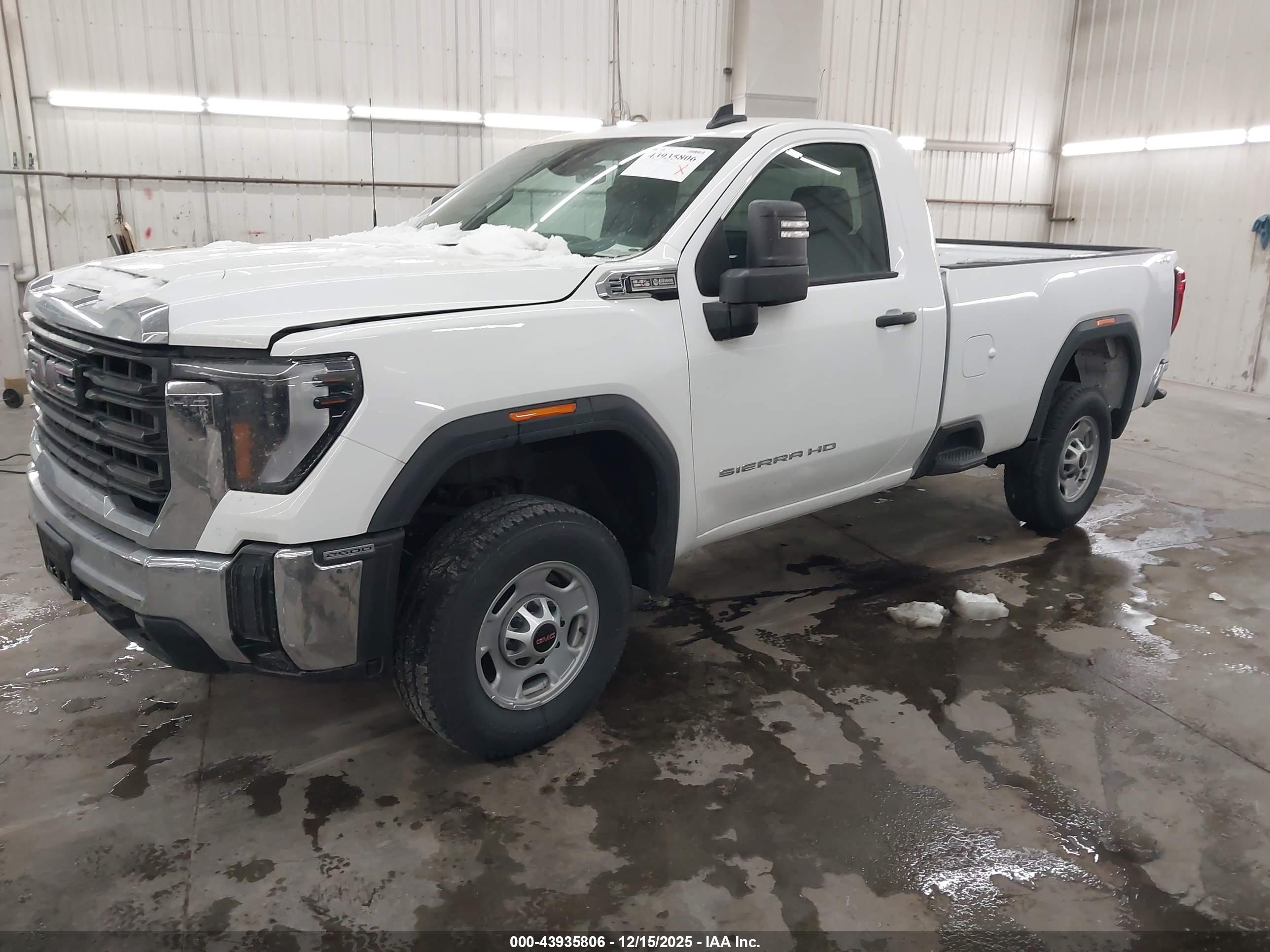 GMC SIERRA image 2
