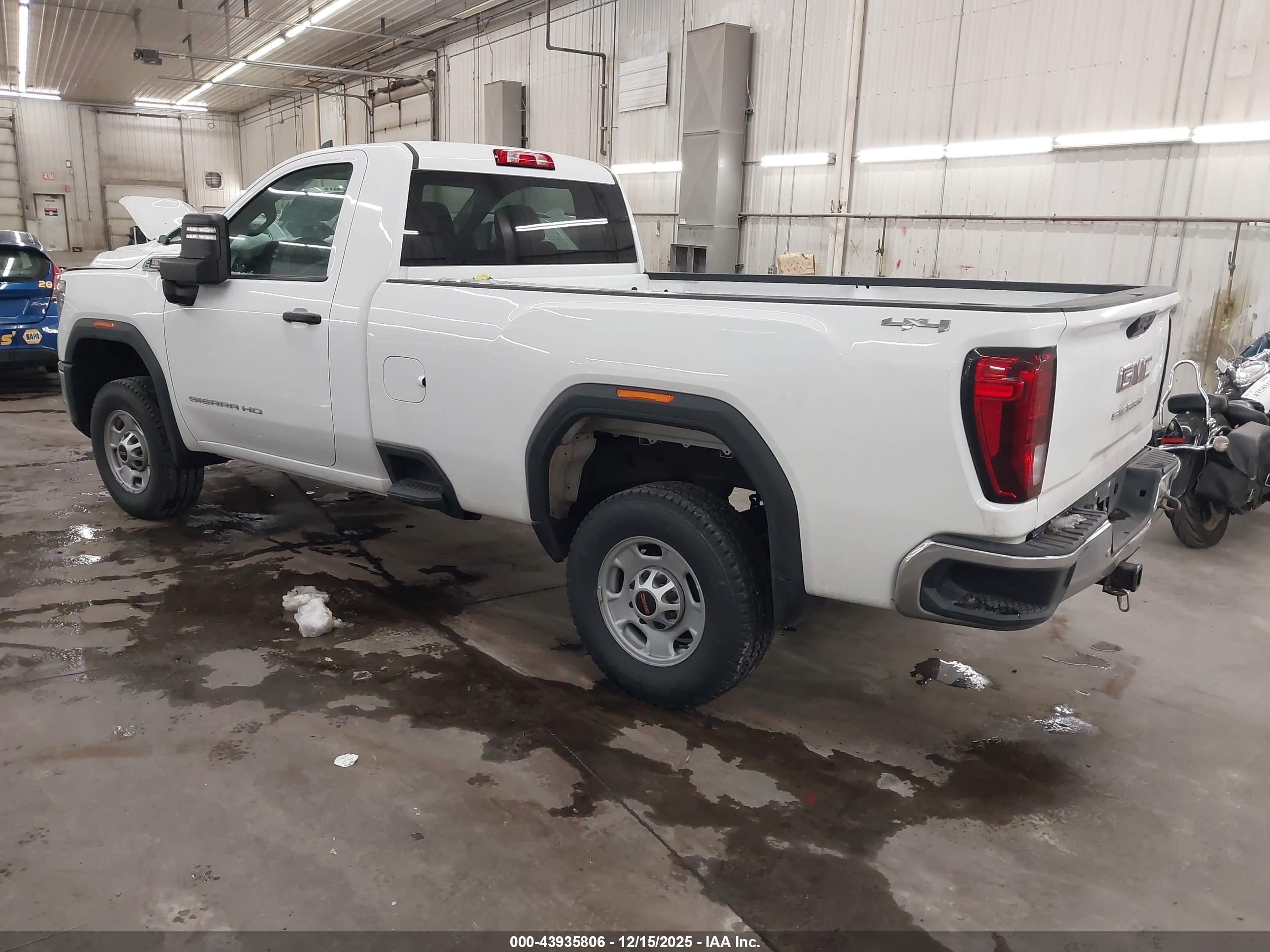 GMC SIERRA image 3