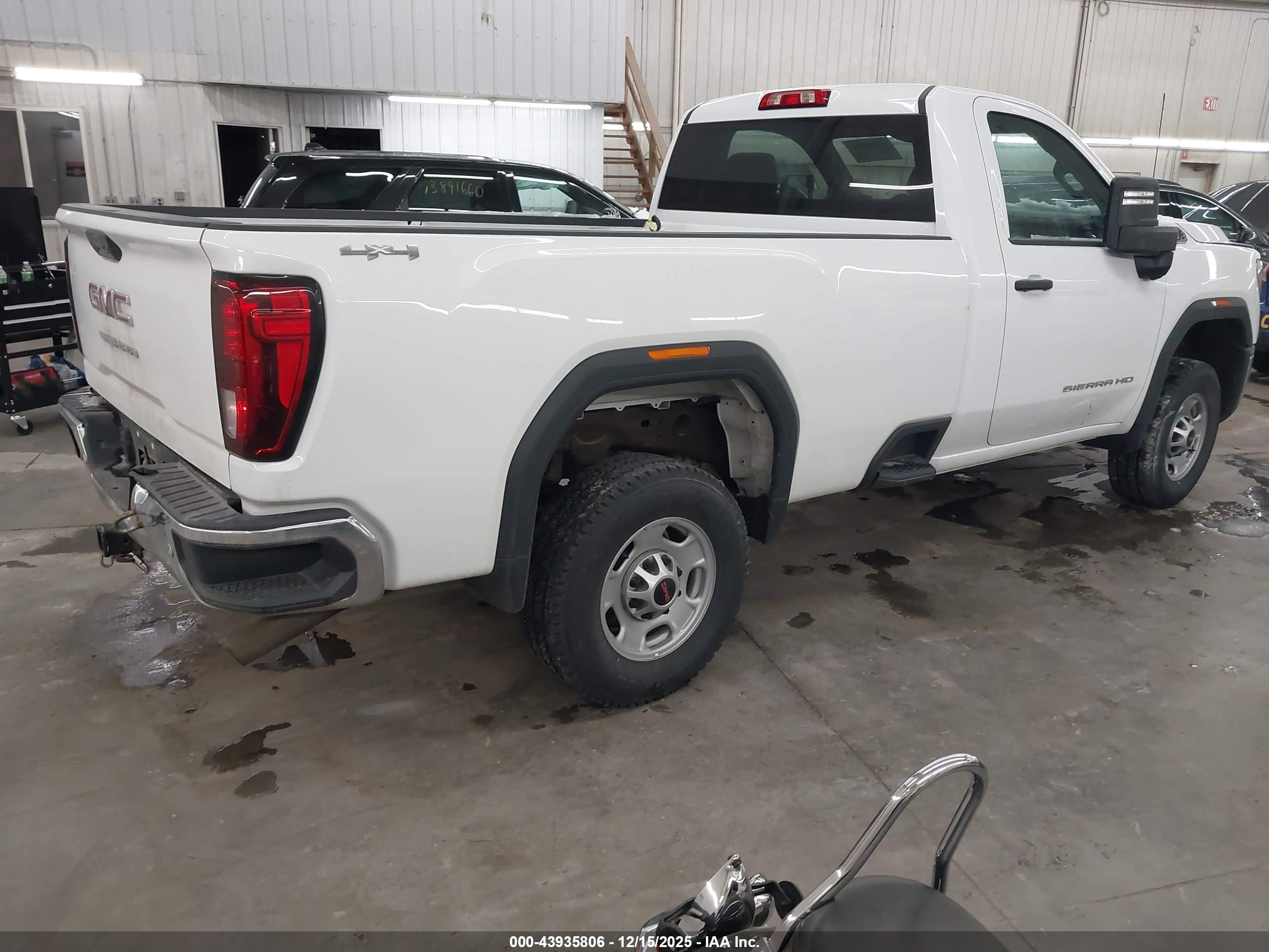 GMC SIERRA image 4