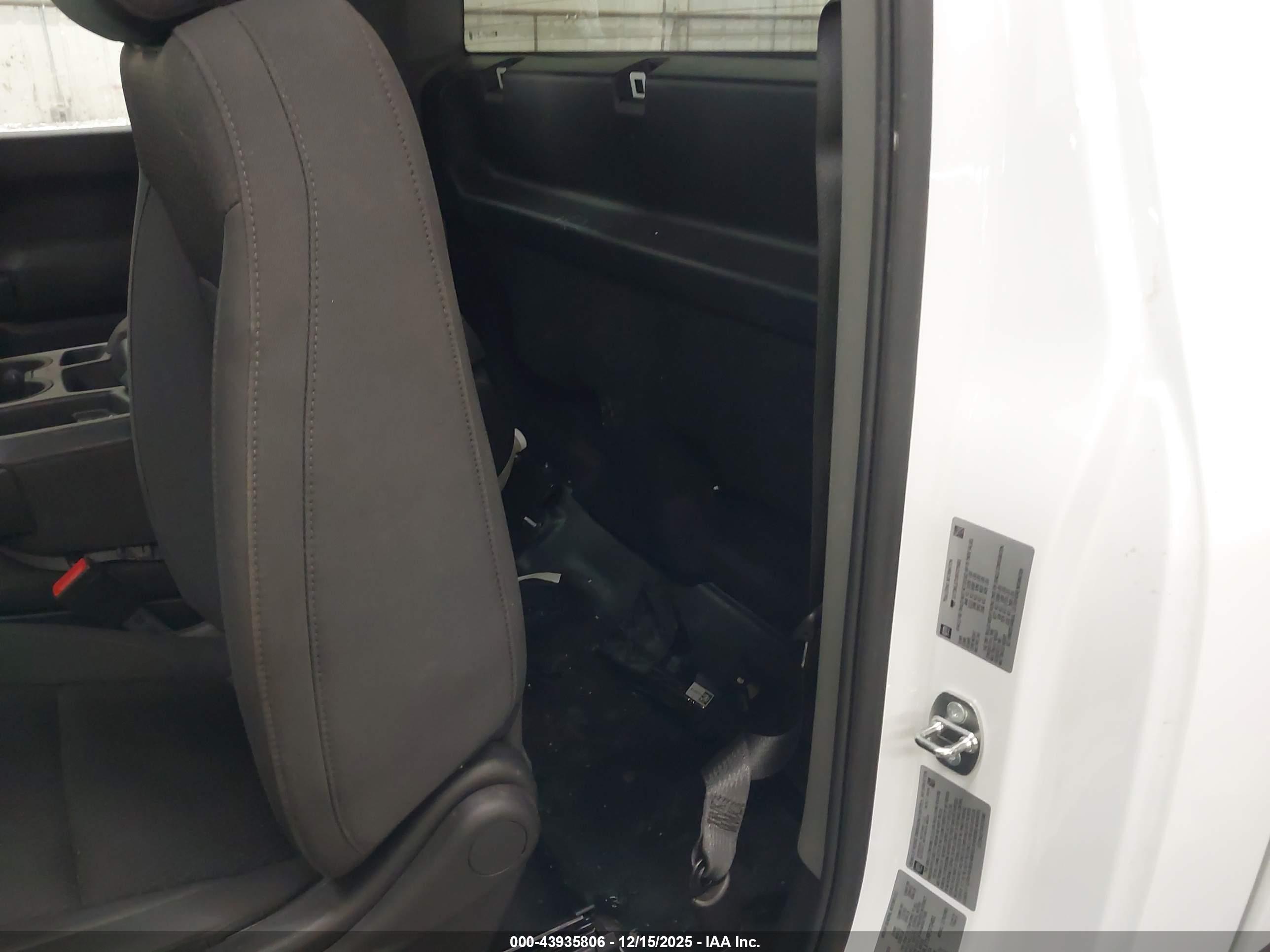 GMC SIERRA image 7