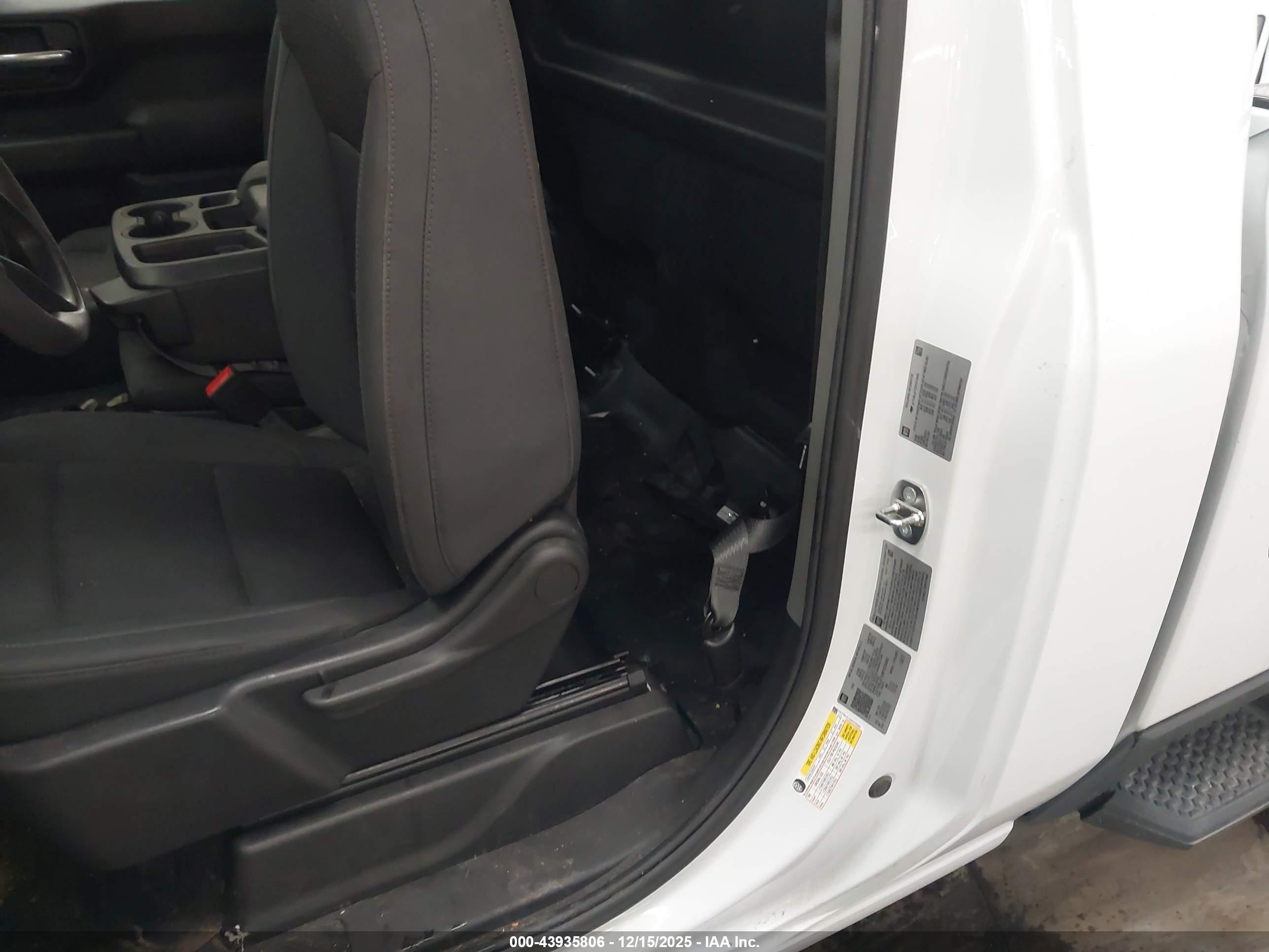 GMC SIERRA image 8