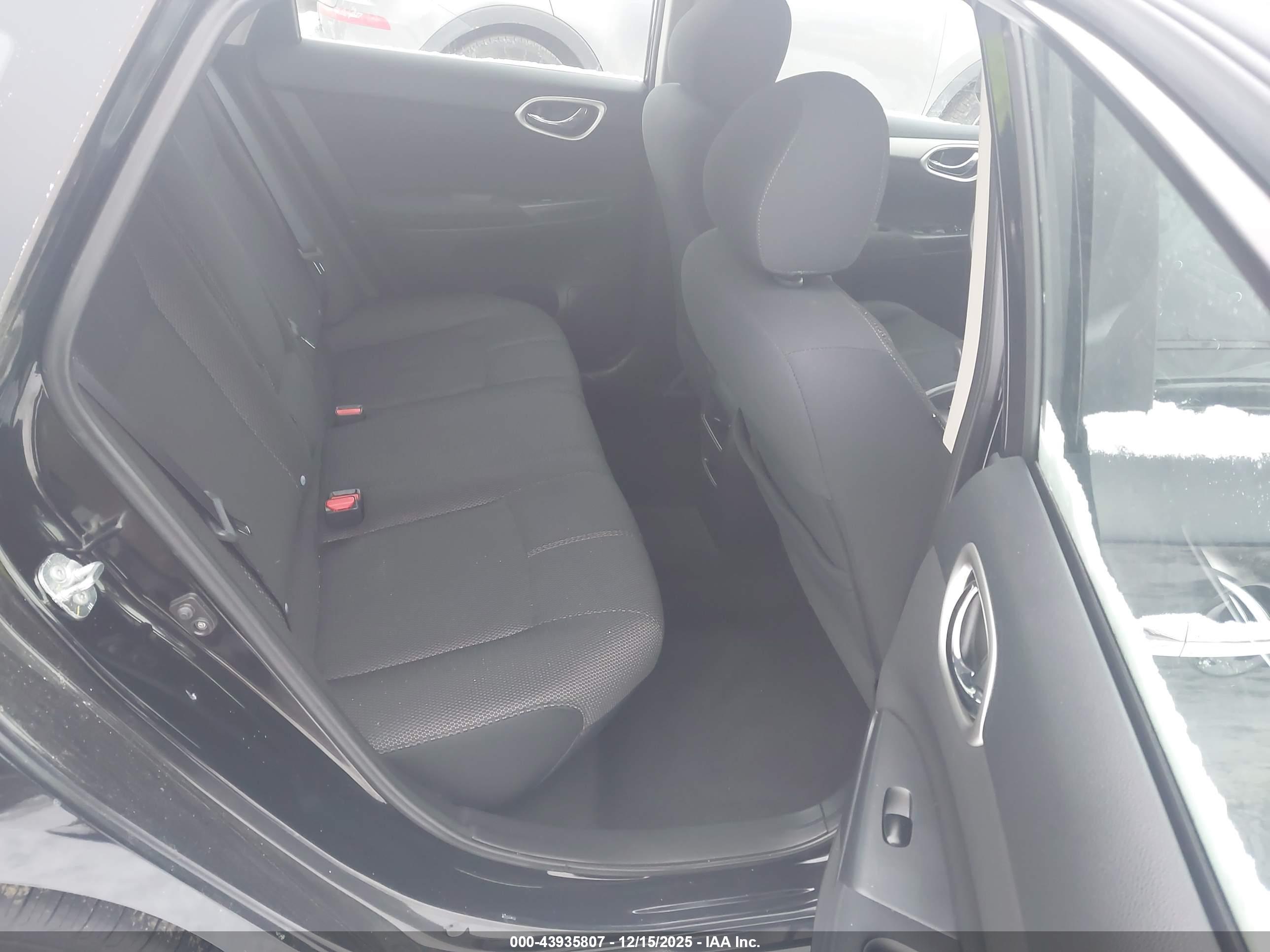 NISSAN SENTRA image 8