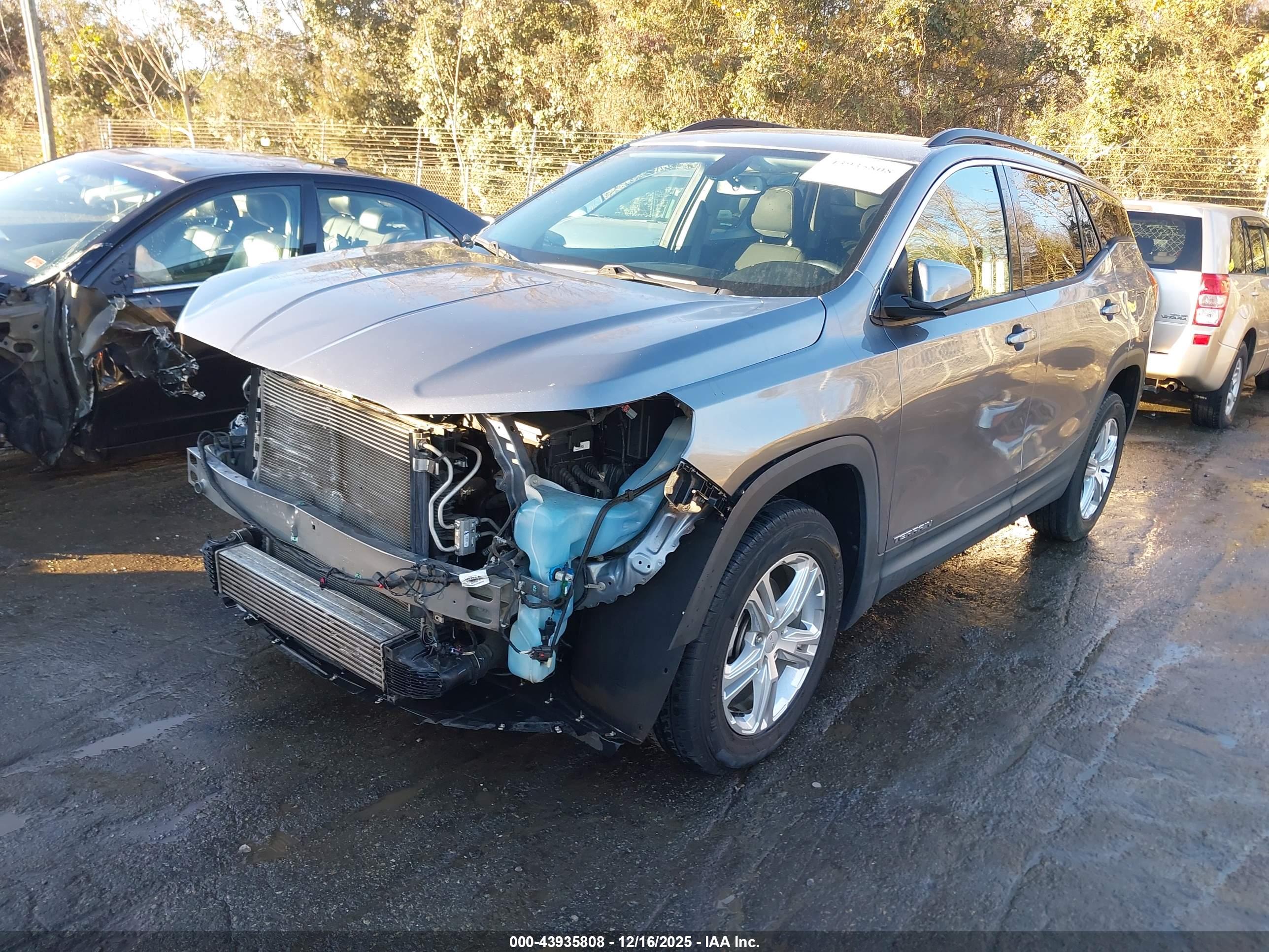 GMC TERRAIN image 2