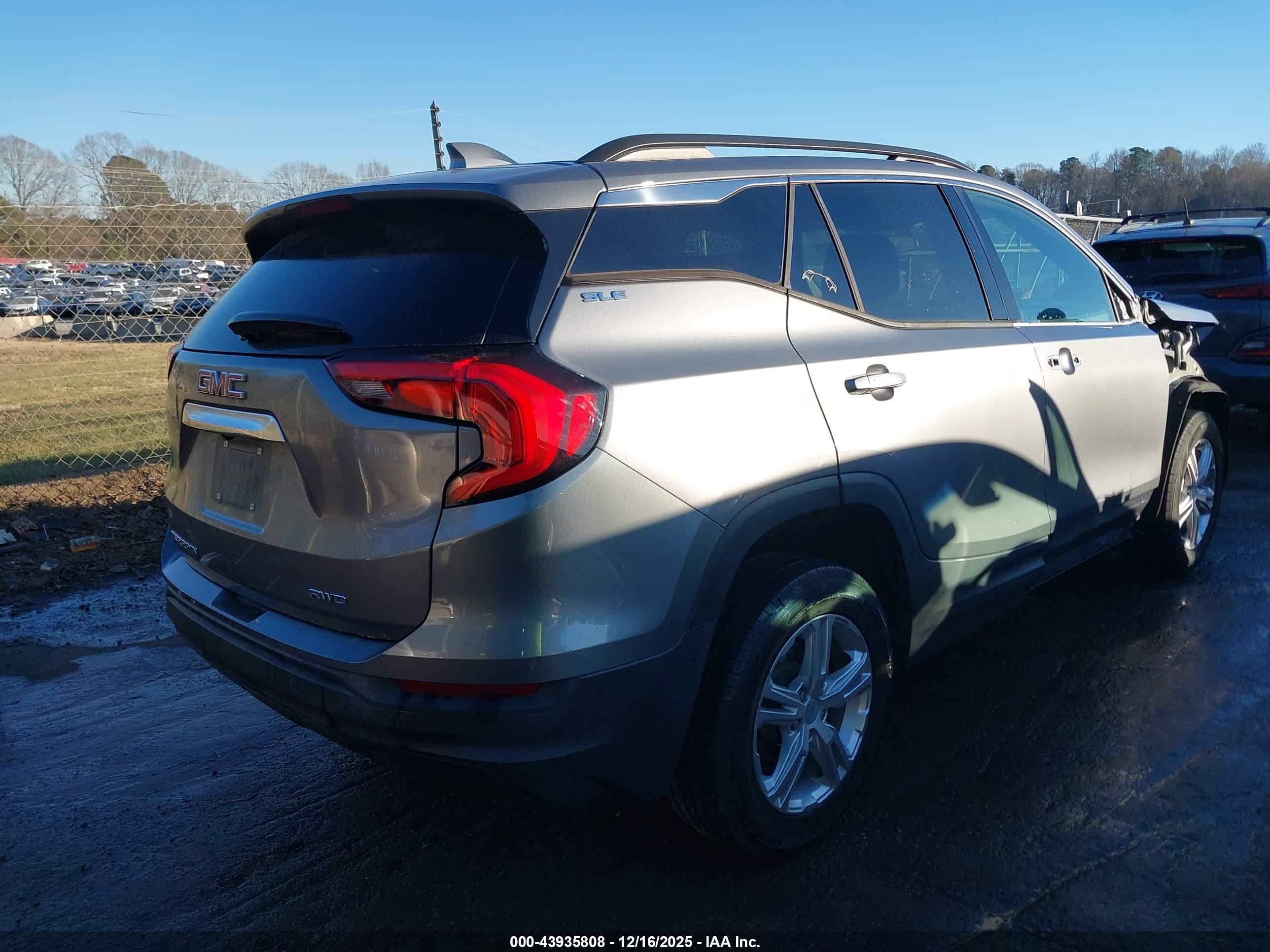 GMC TERRAIN image 4