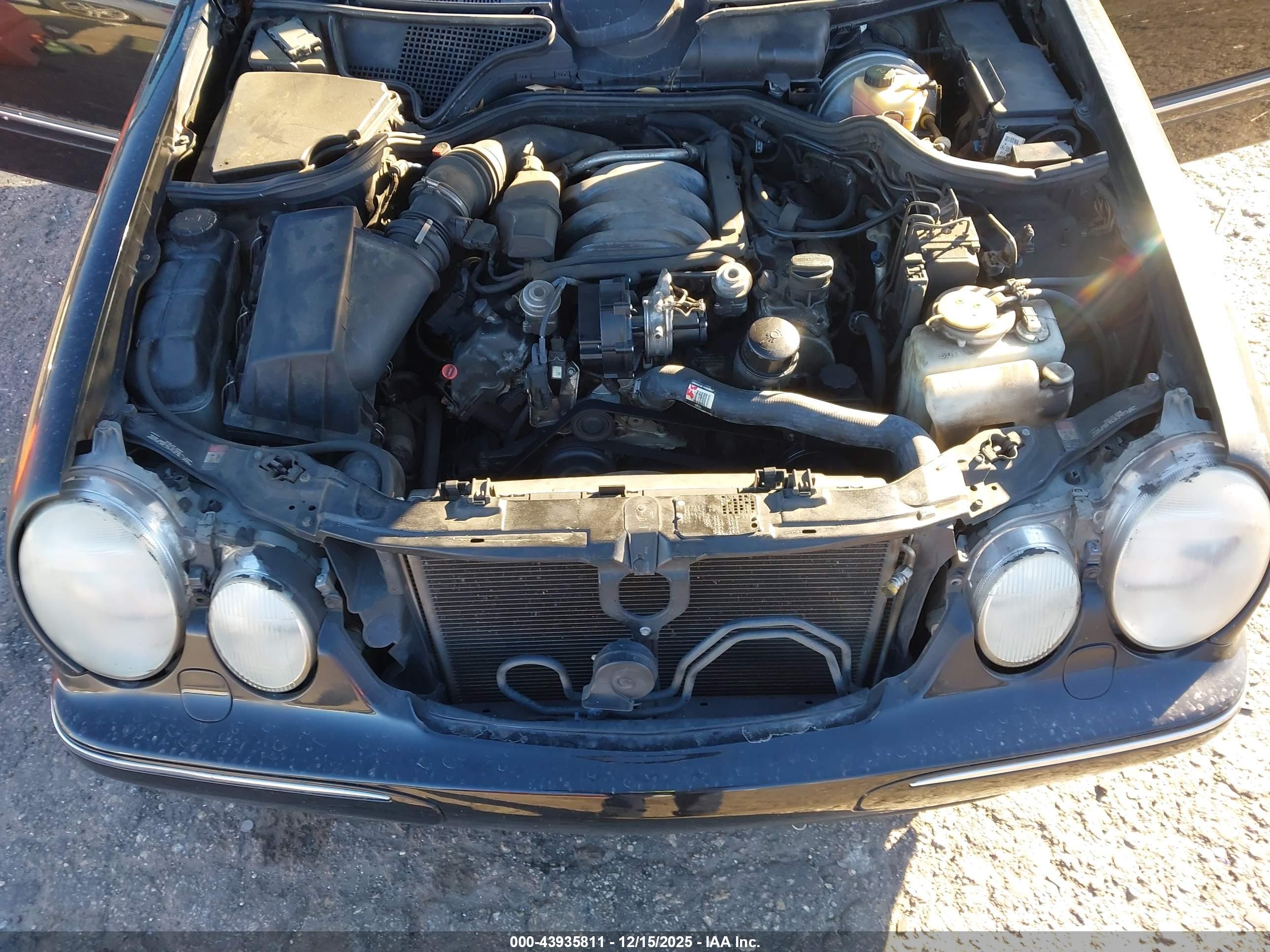 MERCEDES-BENZ E image 10