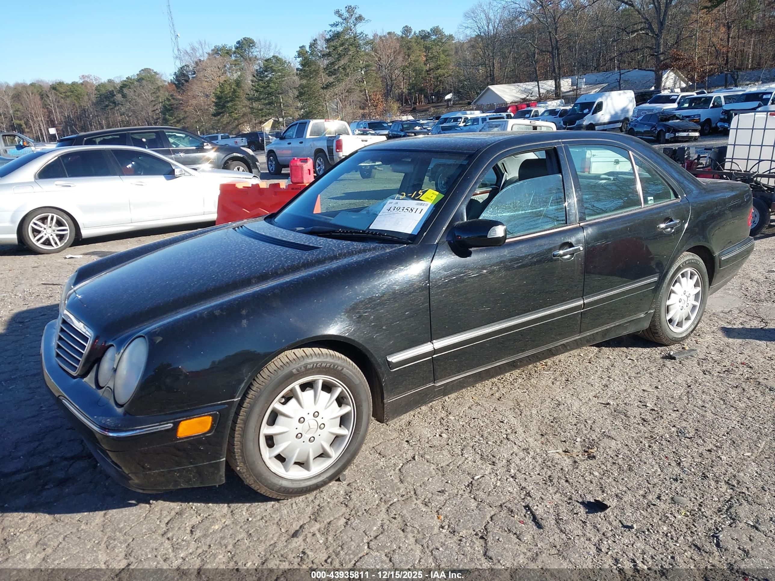 MERCEDES-BENZ E image 2
