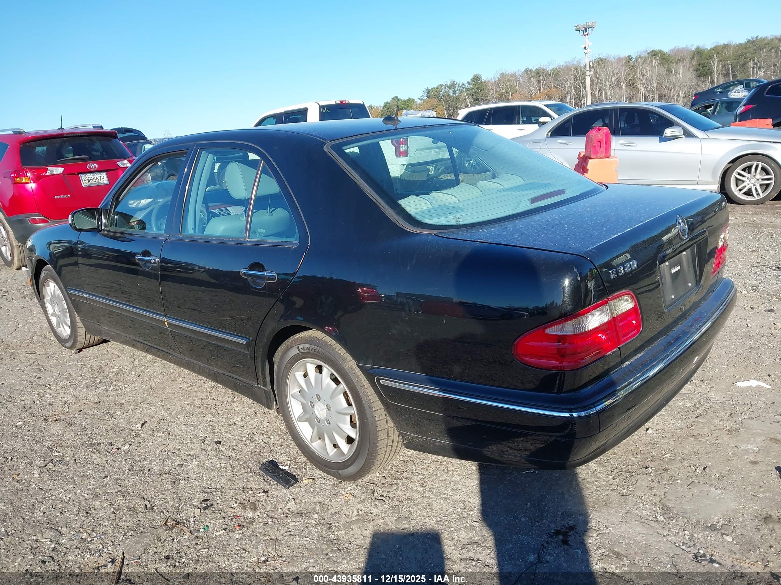 MERCEDES-BENZ E image 3