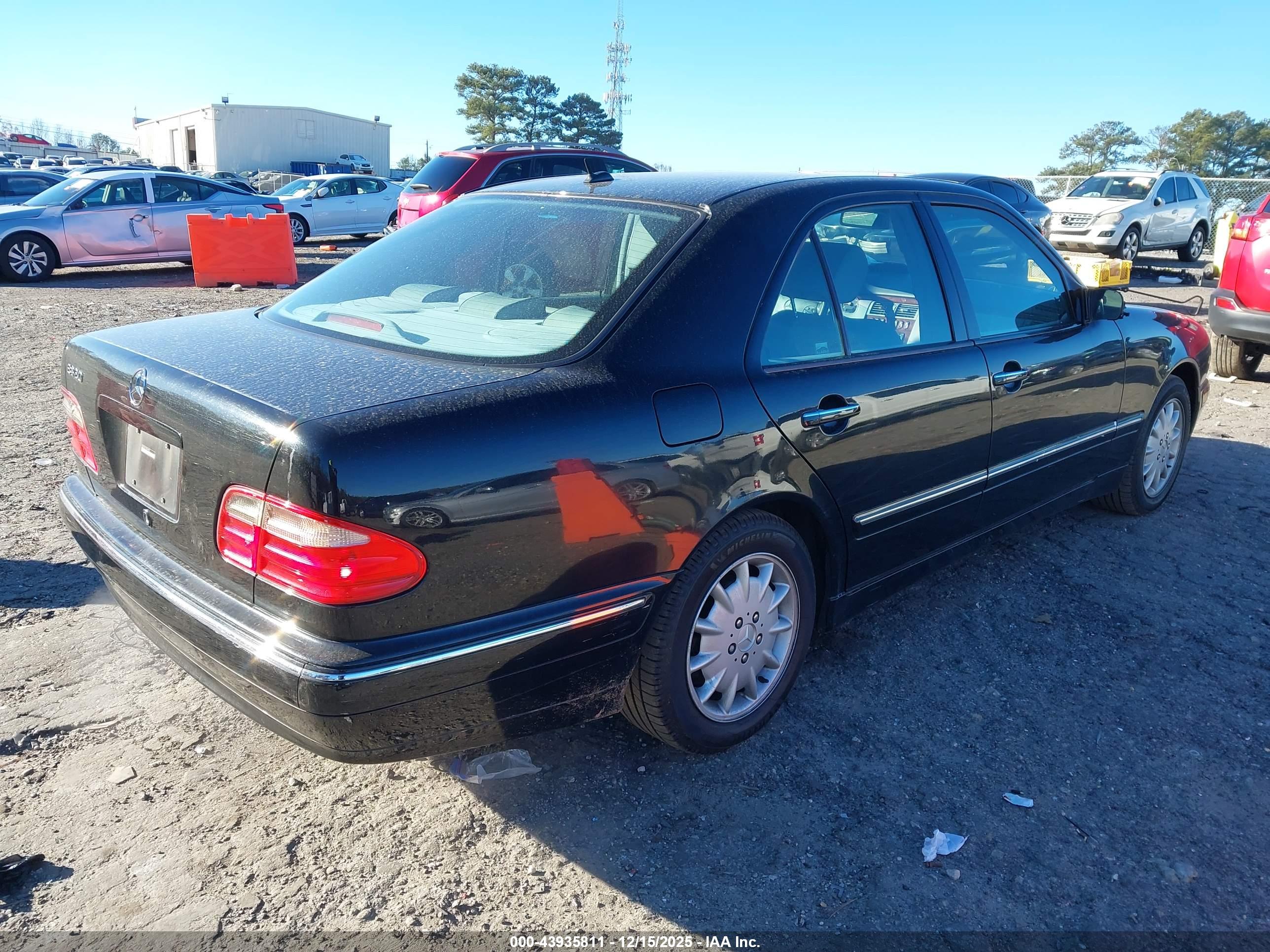 MERCEDES-BENZ E image 4