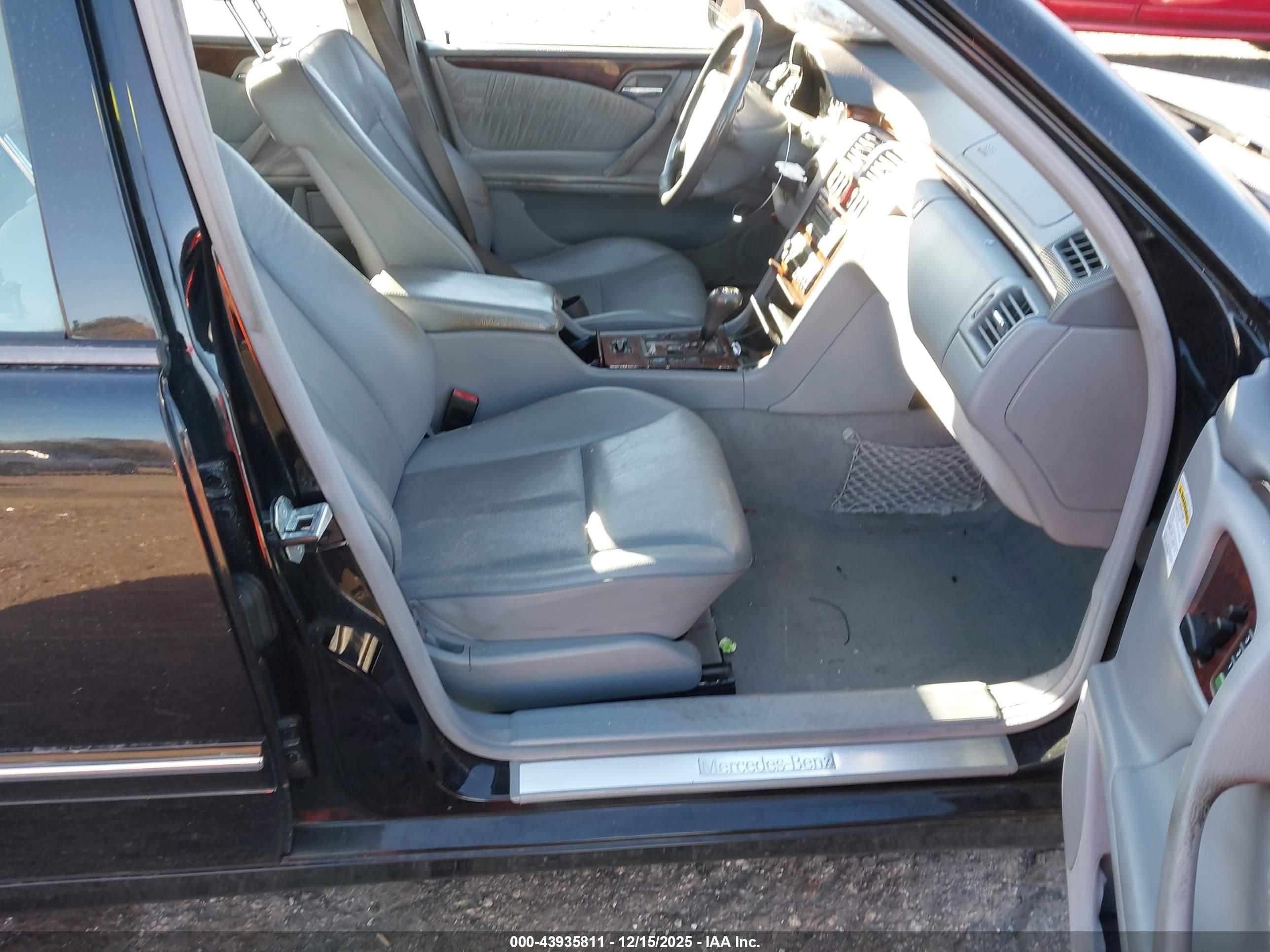 MERCEDES-BENZ E image 5