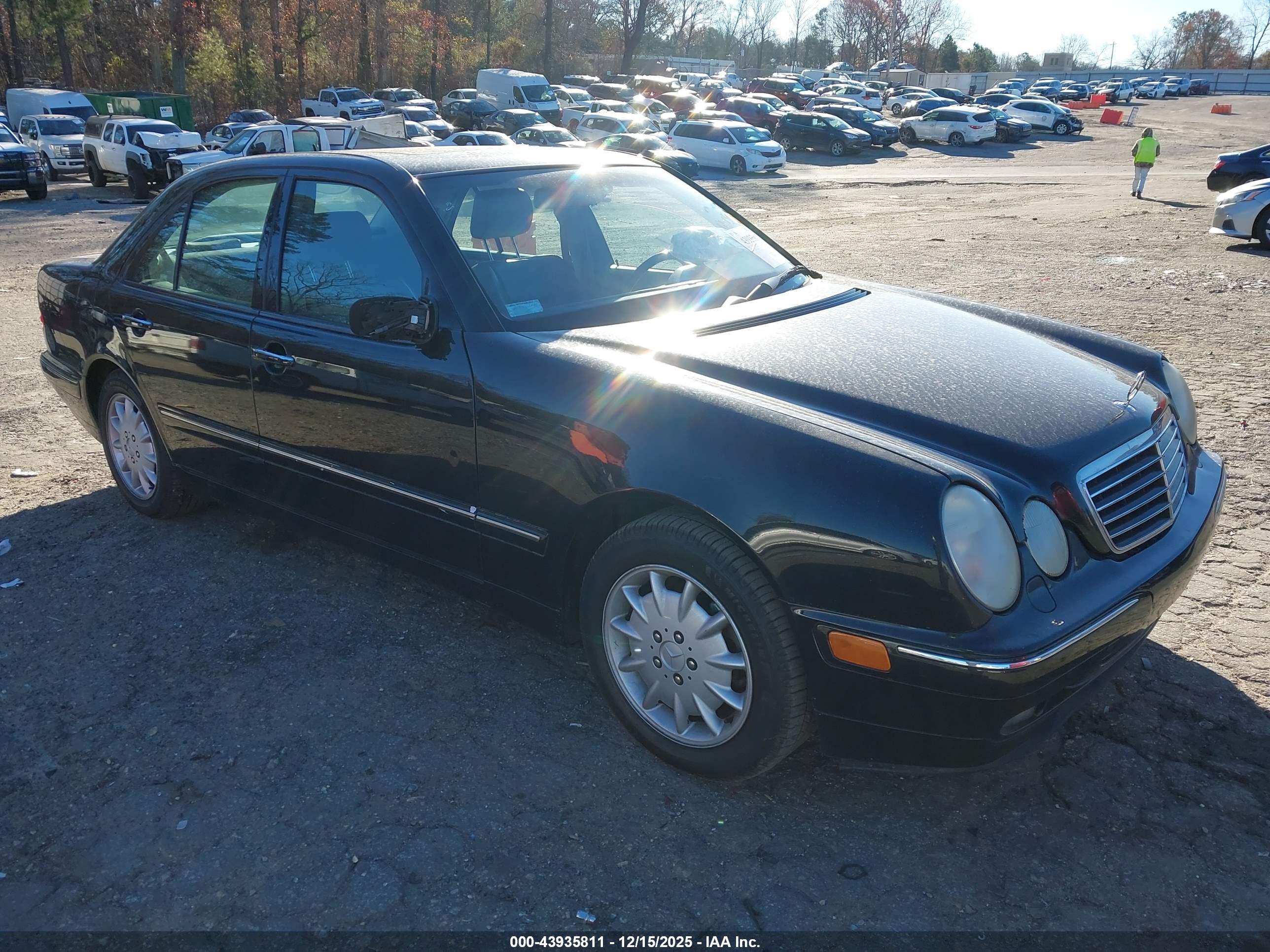 MERCEDES-BENZ E image 6