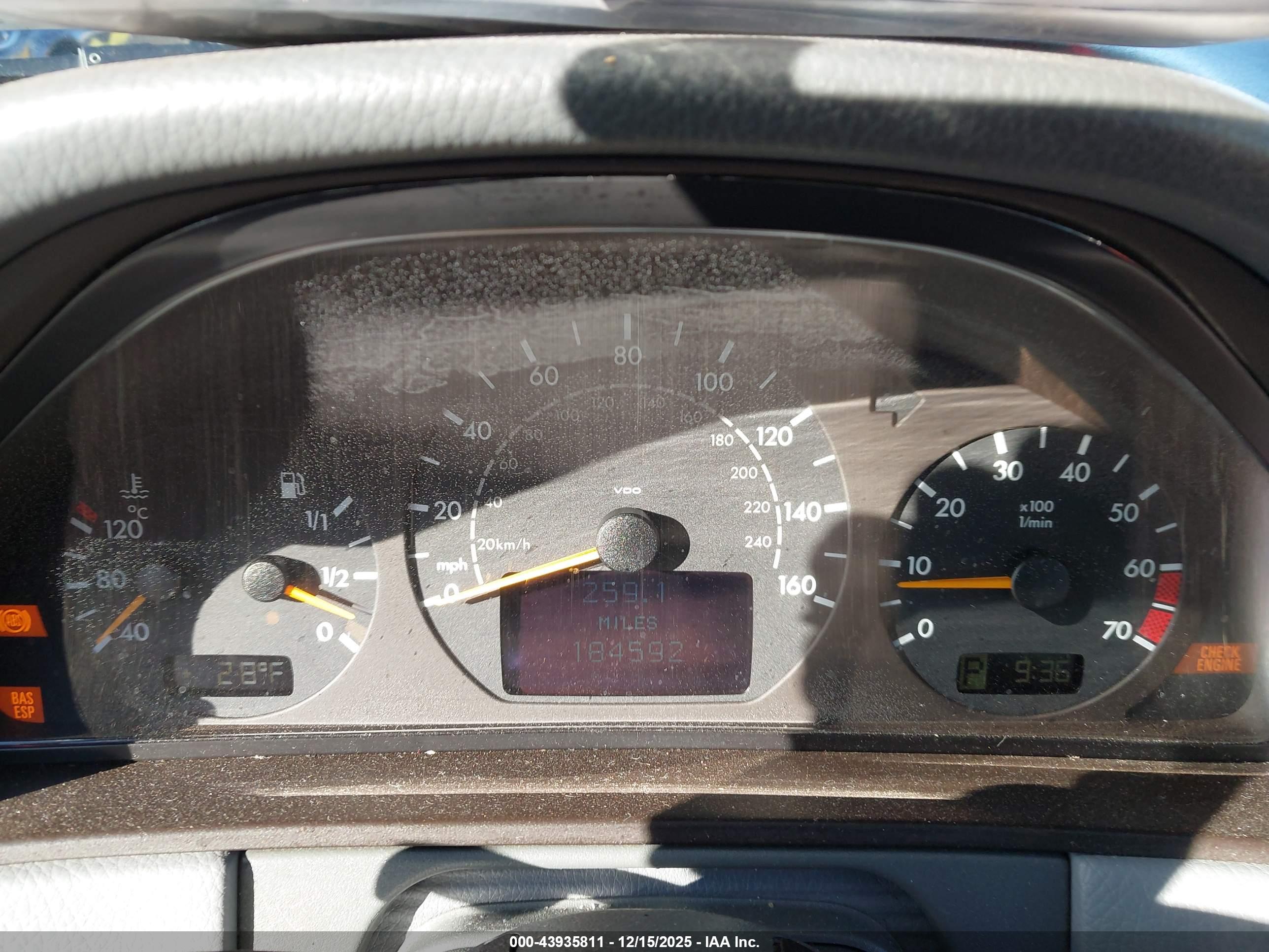 MERCEDES-BENZ E image 7