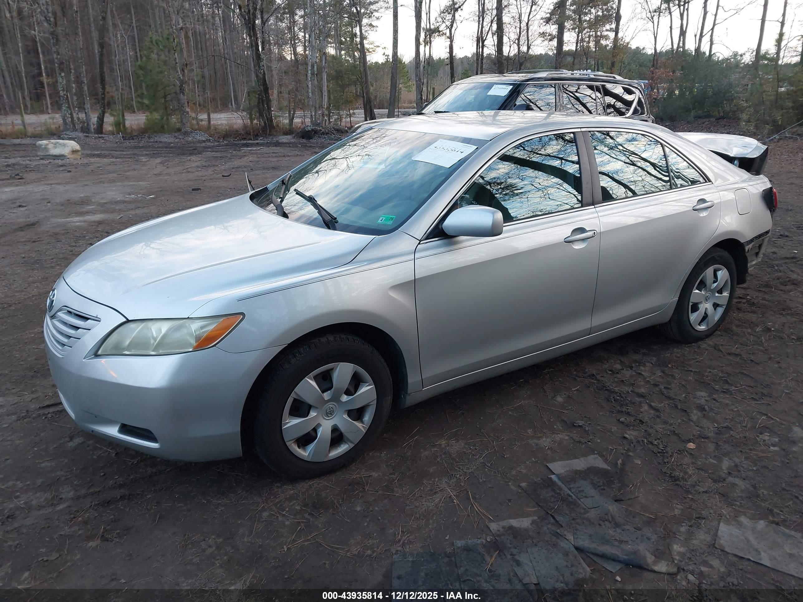 TOYOTA CAMRY image 2