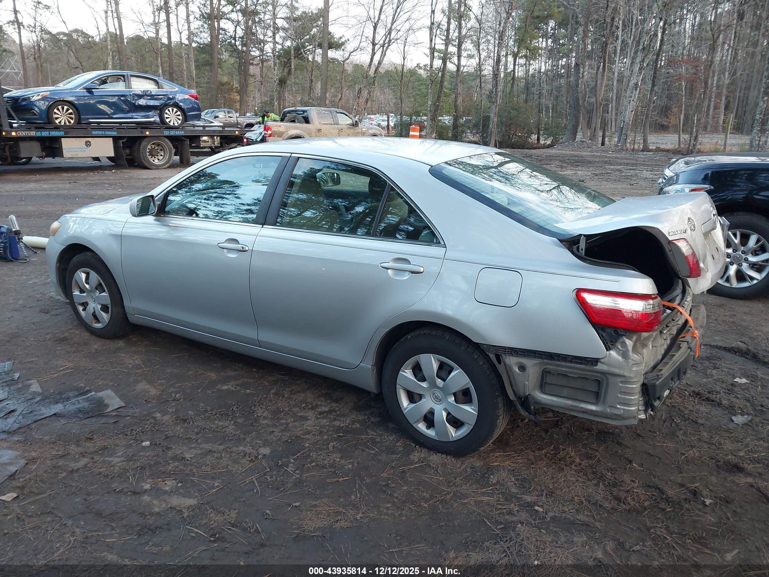 TOYOTA CAMRY image 3