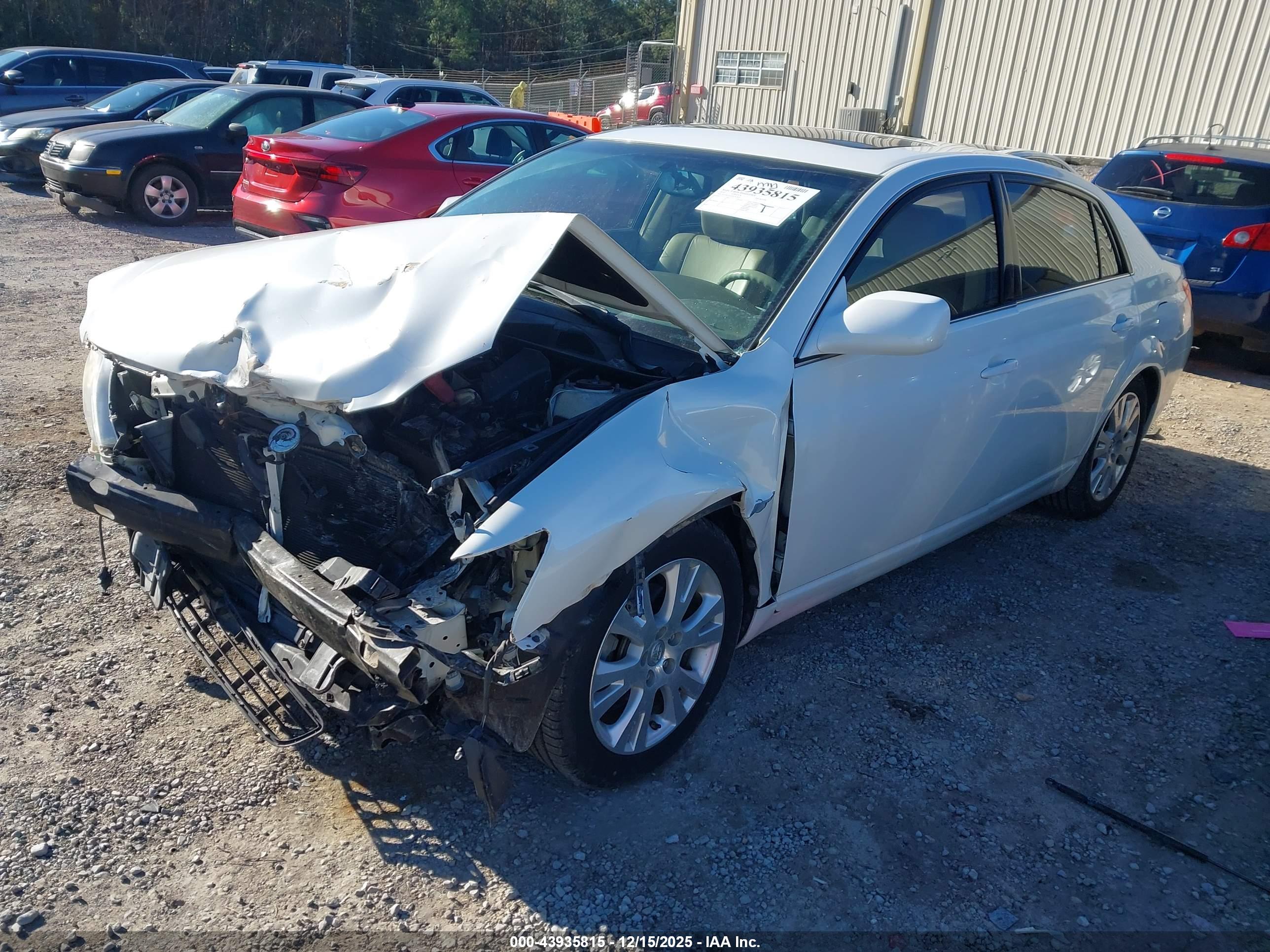 TOYOTA AVALON image 2